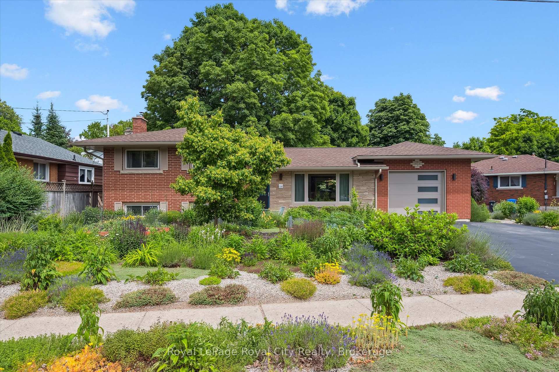 Photo 4 of 1 Balmoral Drive, Guelph, Riverside Park — HOMEH