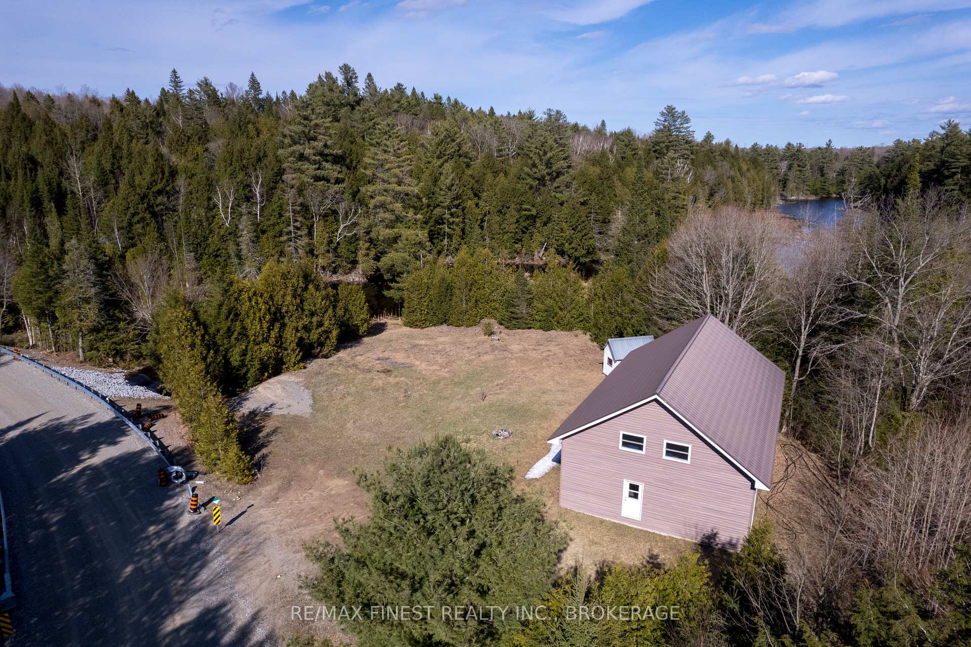 Photo 3 of 1975 North Road, Frontenac, Frontenac North — HOMEH
