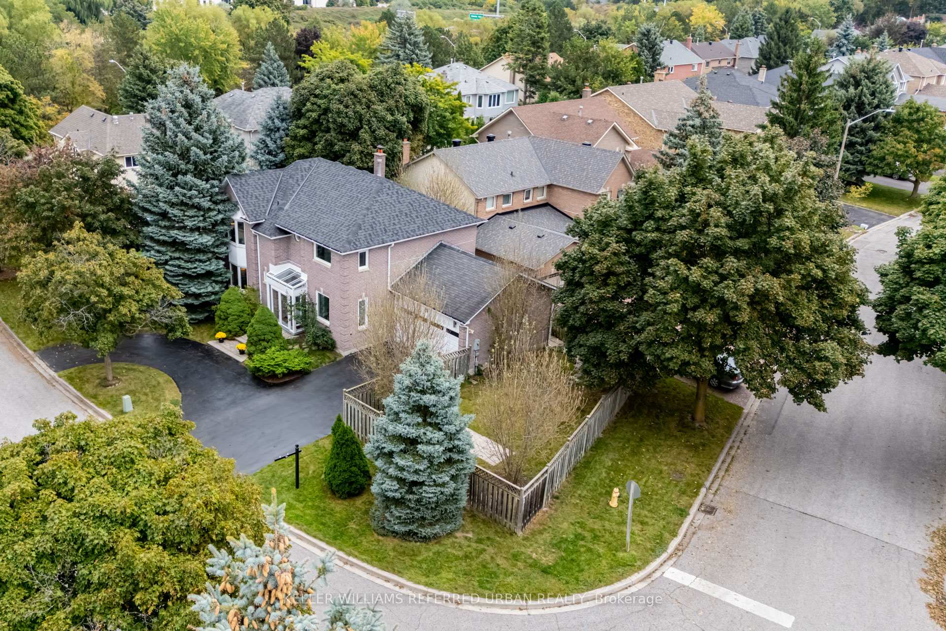 Photo 3 of 1 Cummings Court, Markham, Thornlea — HOMEH