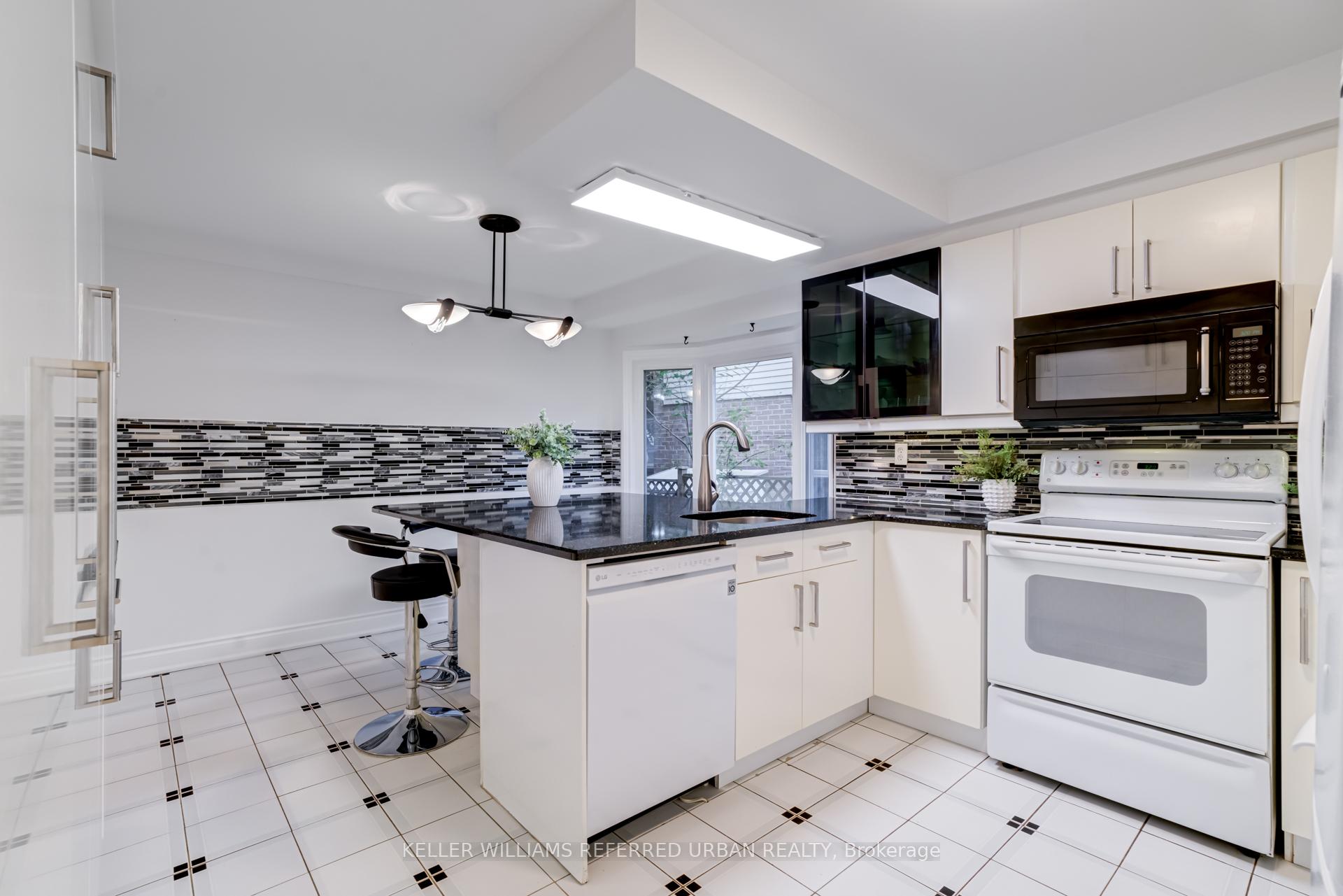 Photo 9 of 1 Cummings Court, Markham, Thornlea — HOMEH