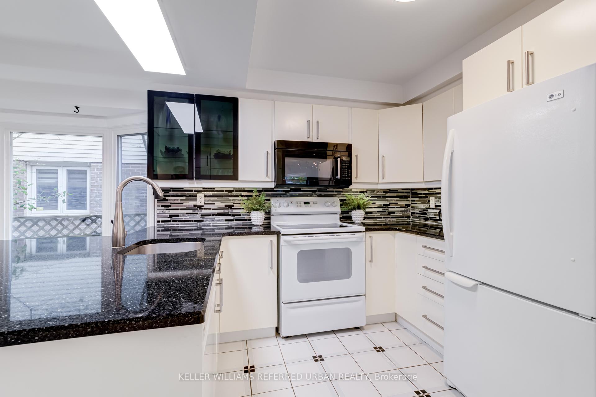 Photo 7 of 1 Cummings Court, Markham, Thornlea — HOMEH