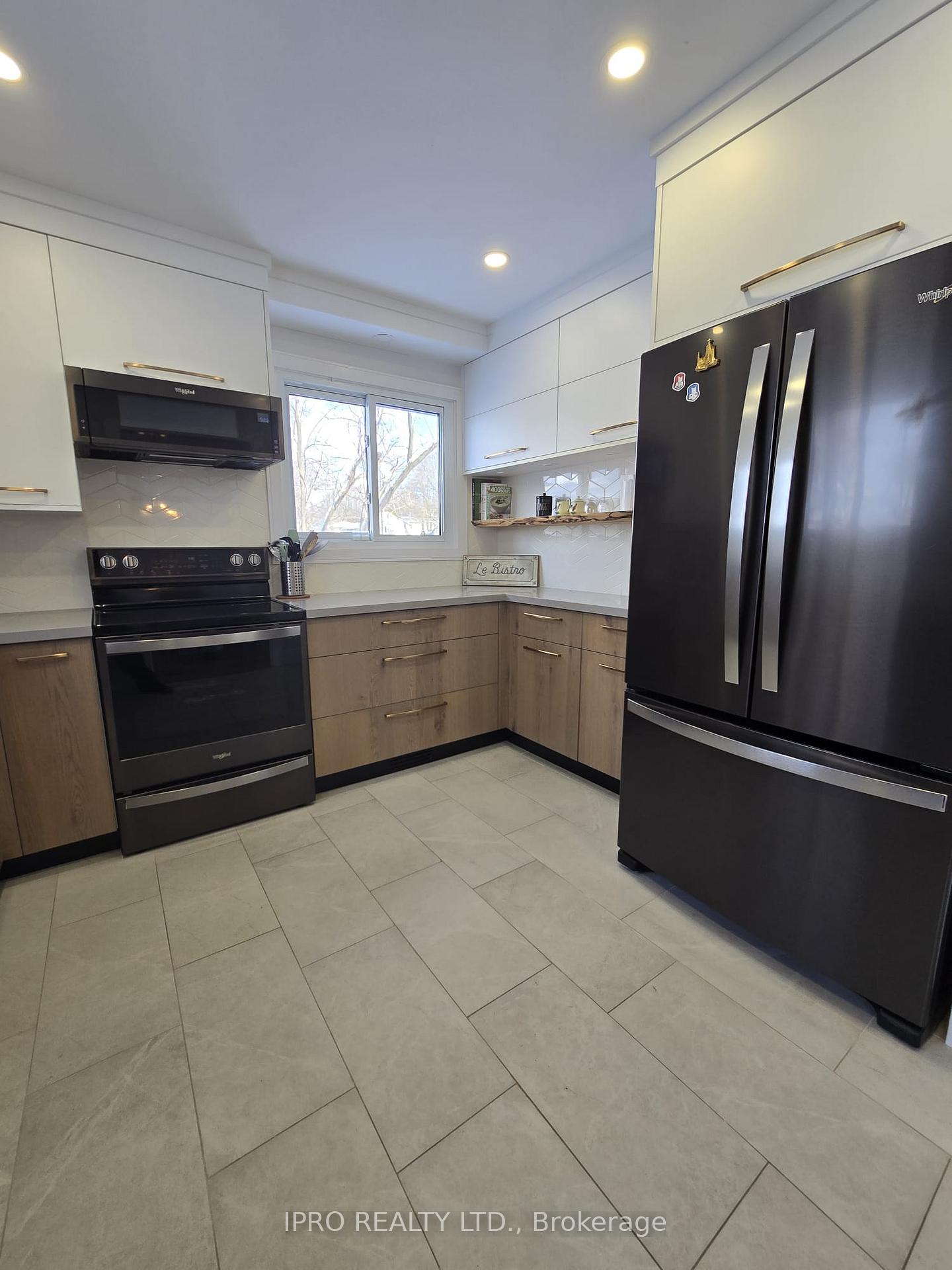 Photo 11 of 46 Gunn Street, Barrie, Wellington — HOMEH