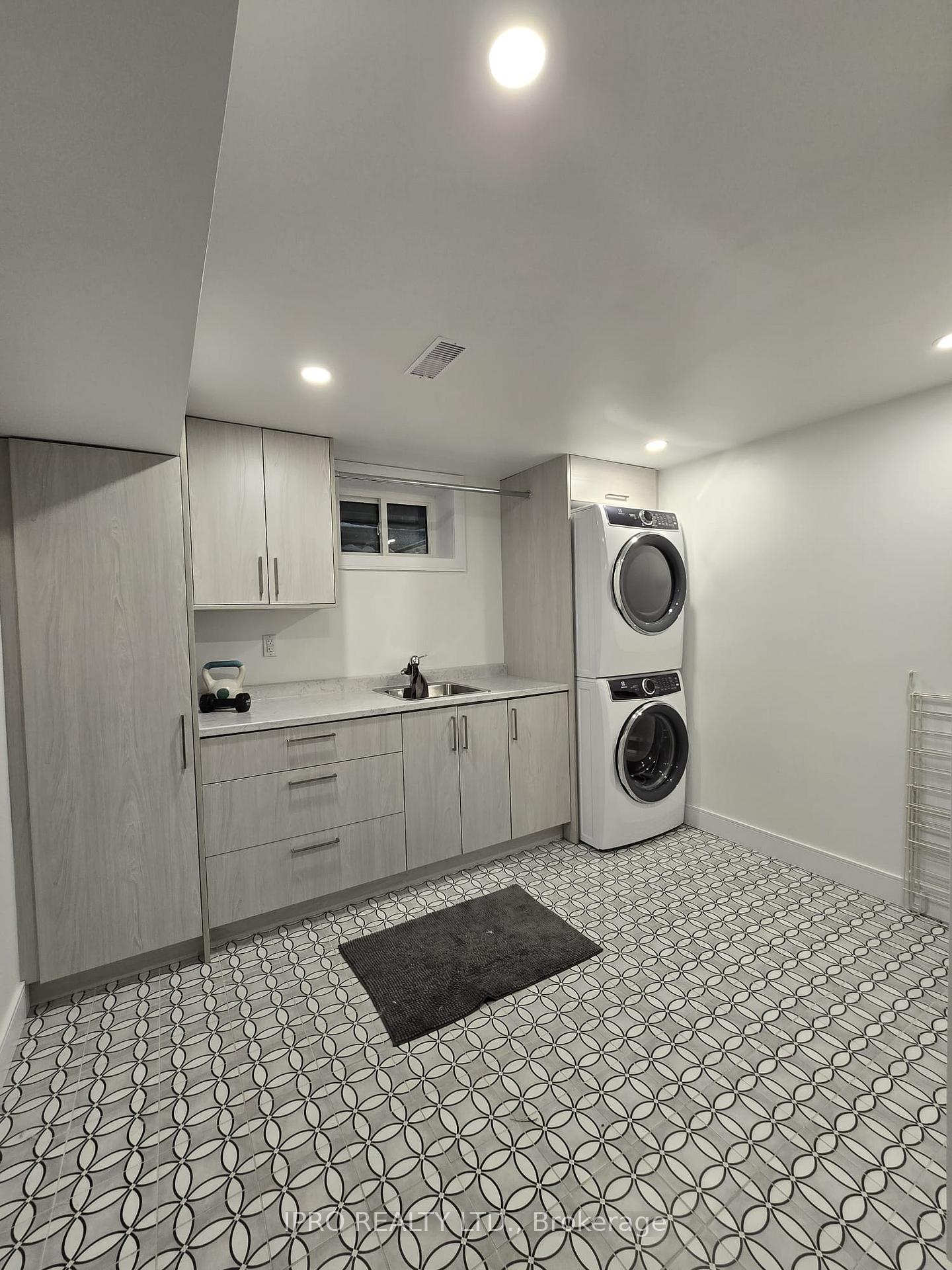 Photo 26 of 46 Gunn Street, Barrie, Wellington — HOMEH
