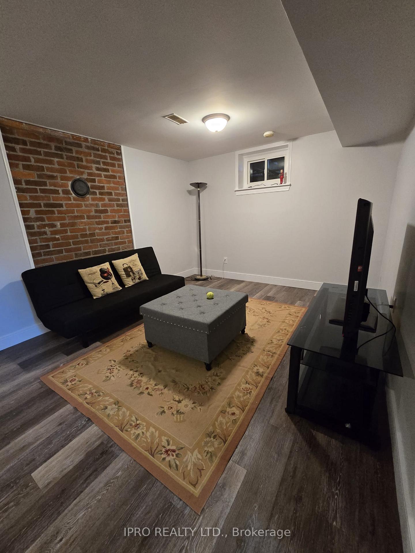 Photo 29 of 46 Gunn Street, Barrie, Wellington — HOMEH