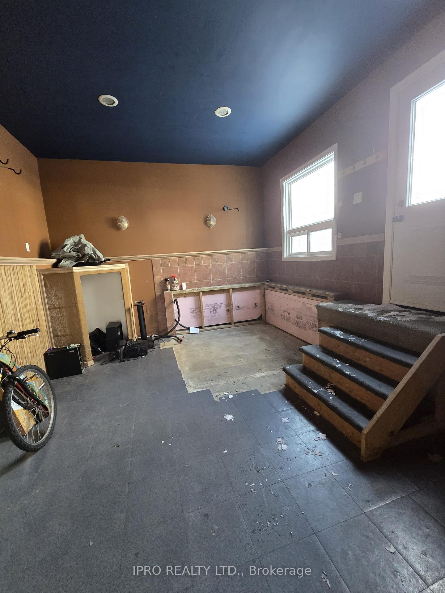 Photo 32 of 46 Gunn Street, Barrie, Wellington — HOMEH