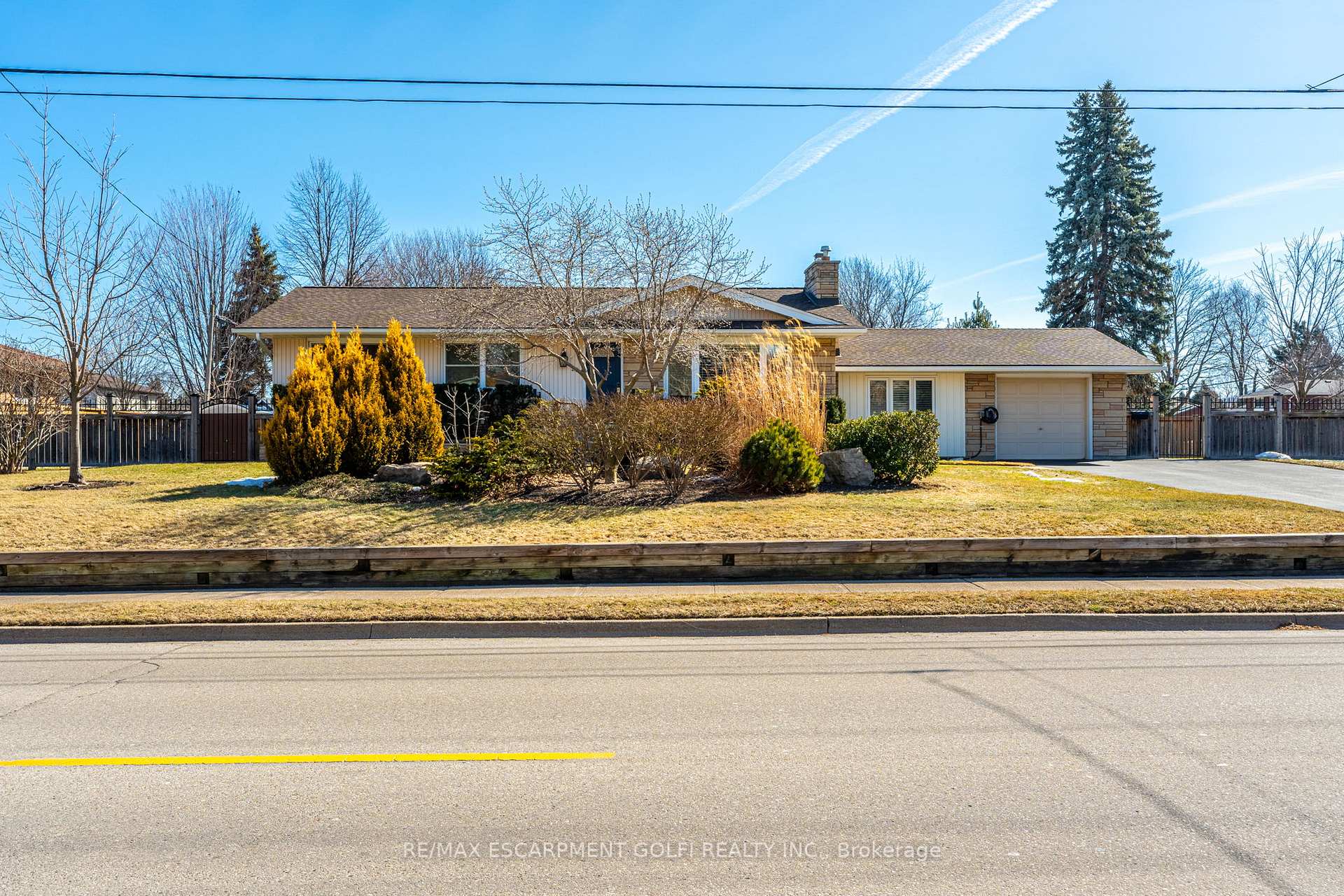 Photo 3 of 22 Nelles Road N, Grimsby, Grimsby East — HOMEH