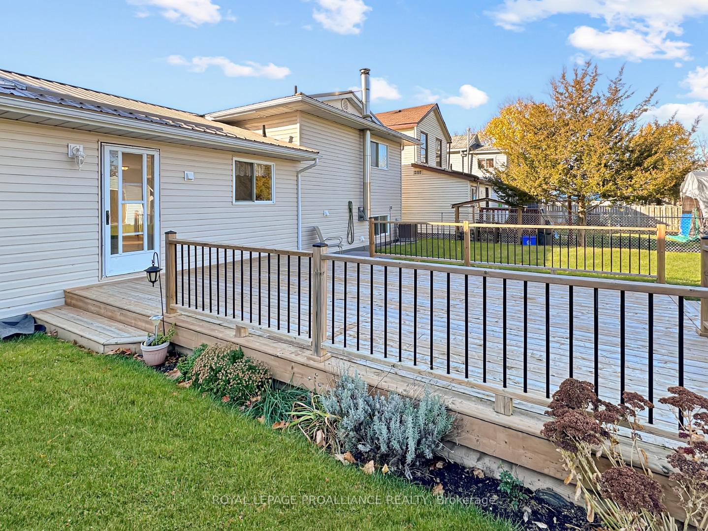 Photo 4 of 71 South John Street, Belleville, Belleville Ward — HOMEH