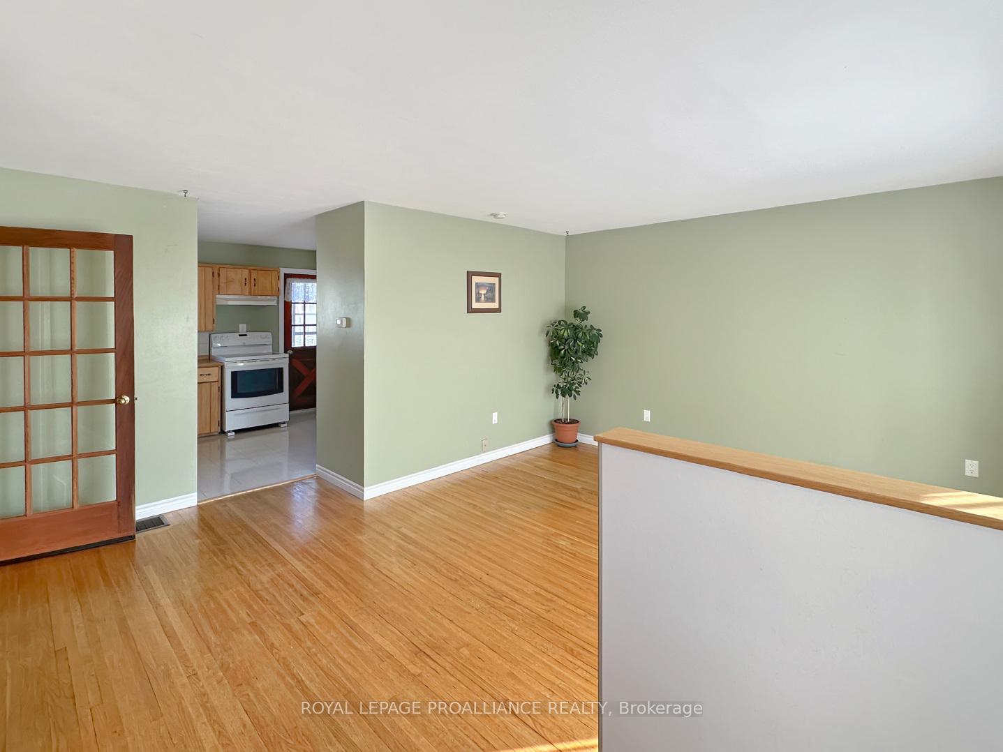 Photo 5 of 71 South John Street, Belleville, Belleville Ward — HOMEH