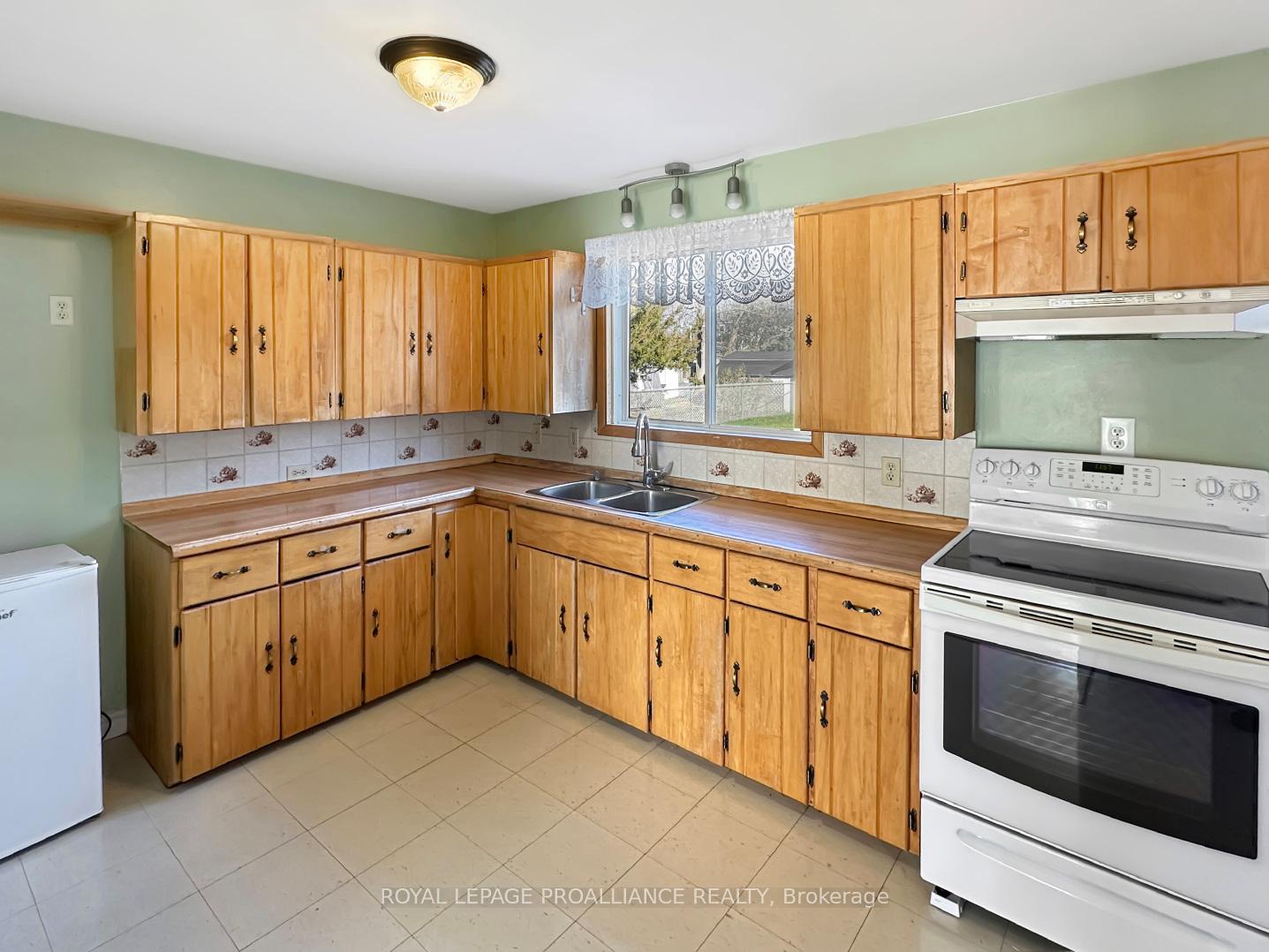 Photo 12 of 71 South John Street, Belleville, Belleville Ward — HOMEH