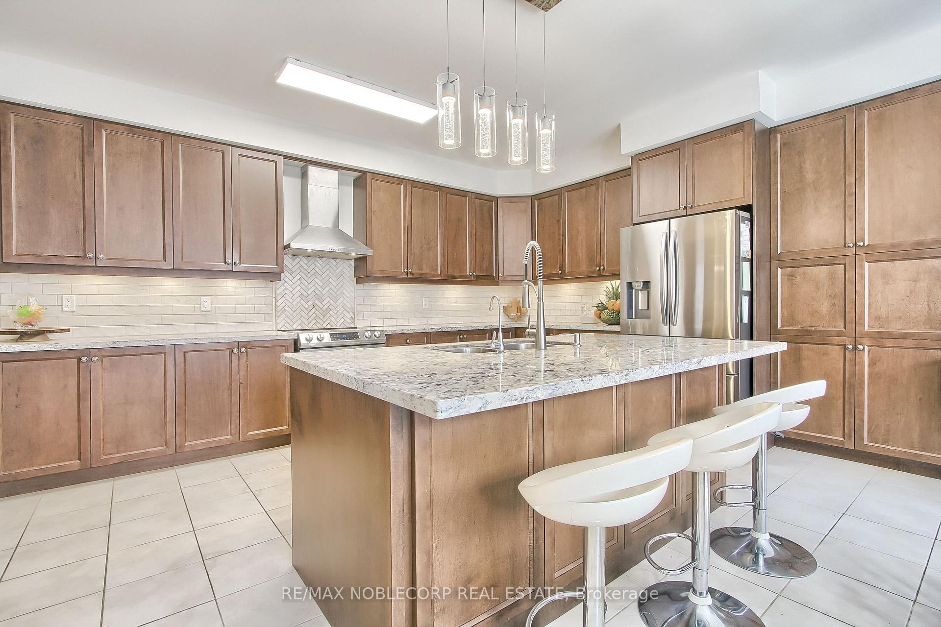 Photo 8 of 10 Royal Fern Crescent, Caledon, Caledon Village — HOMEH