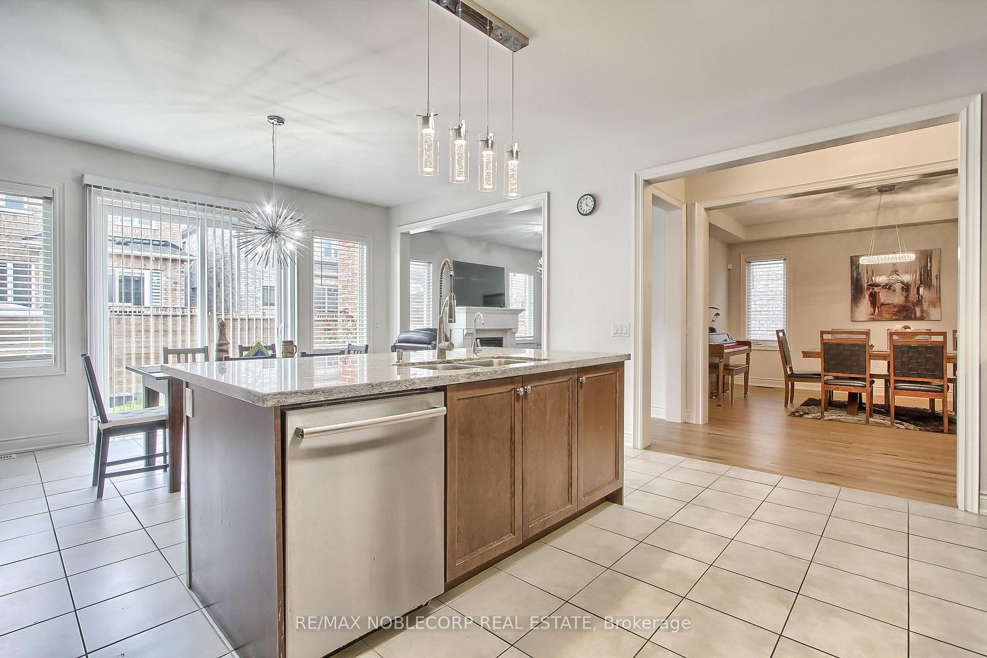 Photo 7 of 10 Royal Fern Crescent, Caledon, Caledon Village — HOMEH