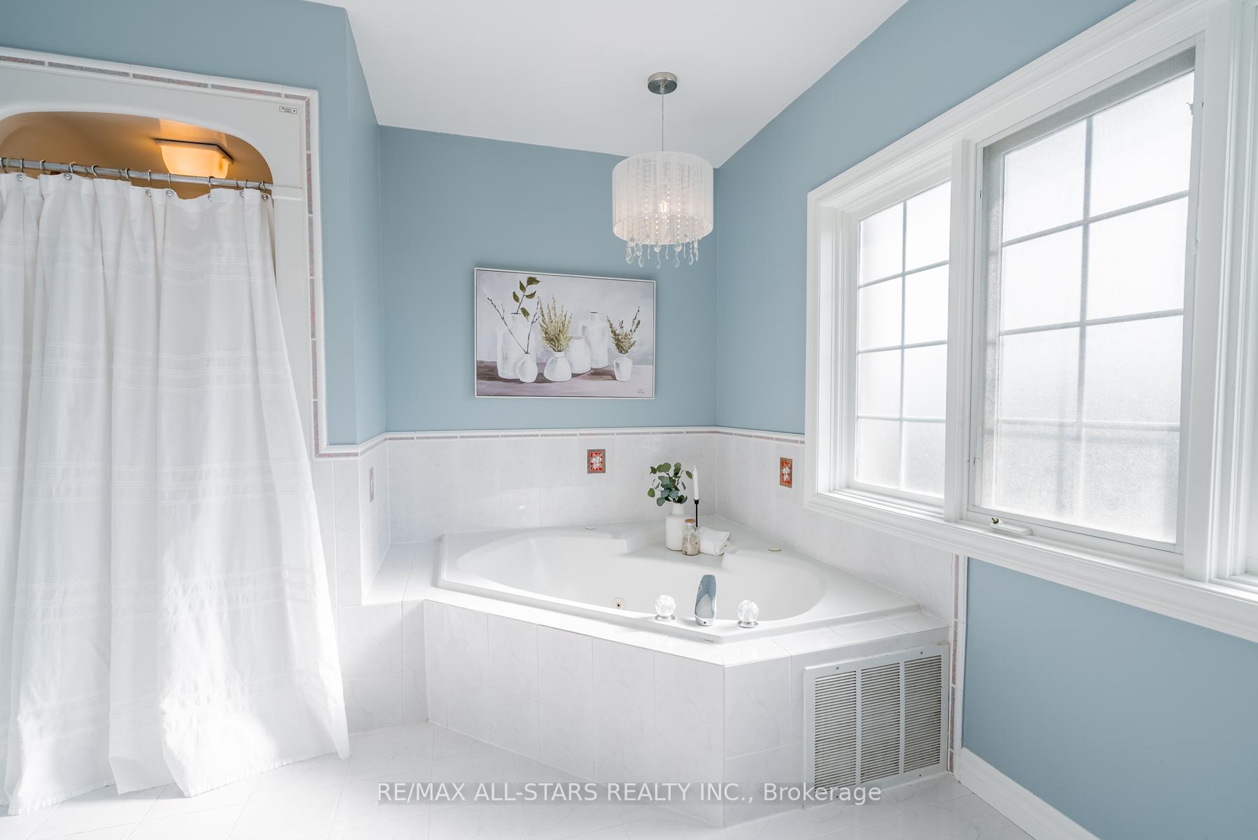 Photo 12 of 8 Campbell Drive, Uxbridge — HOMEH