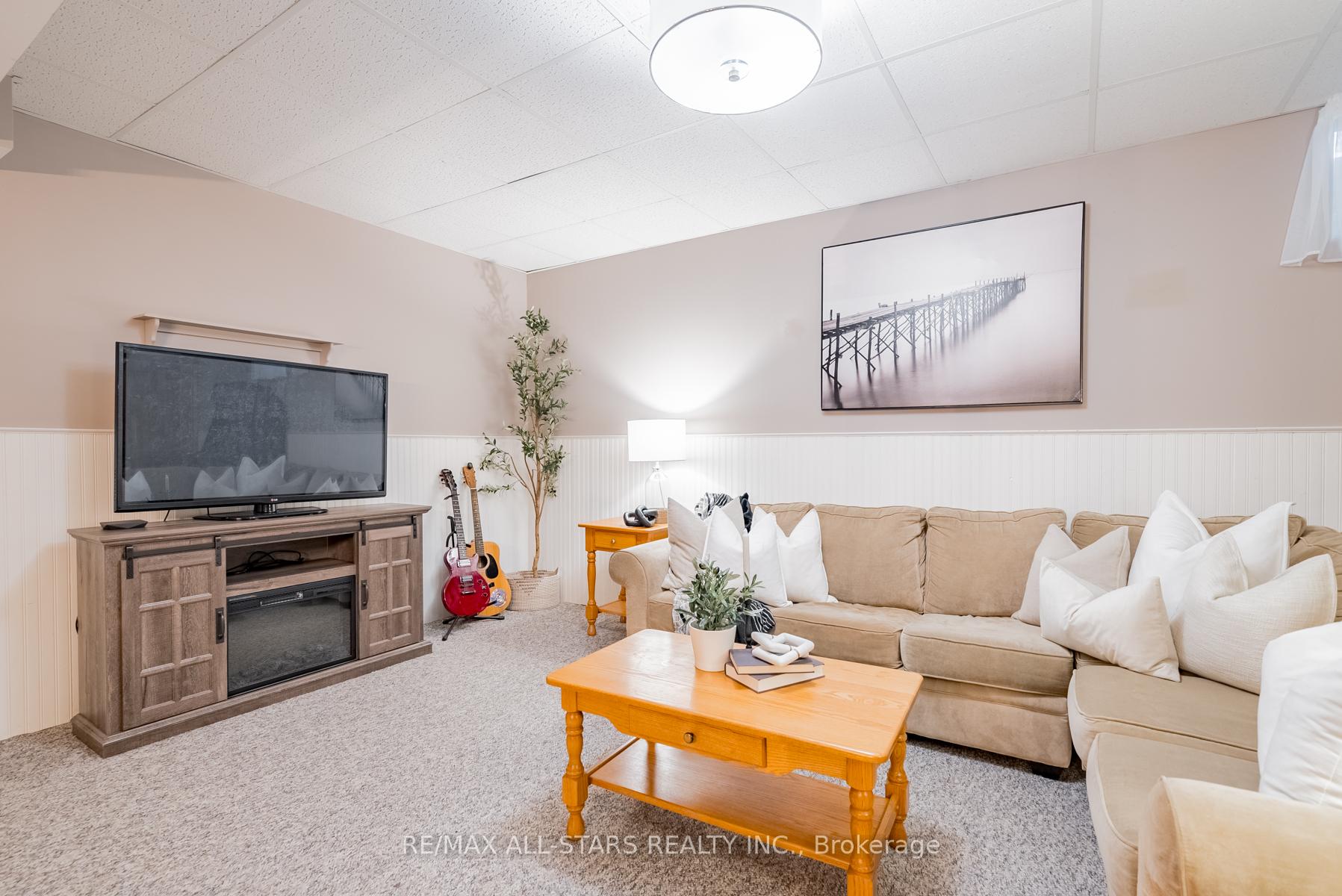 Photo 16 of 8 Campbell Drive, Uxbridge — HOMEH