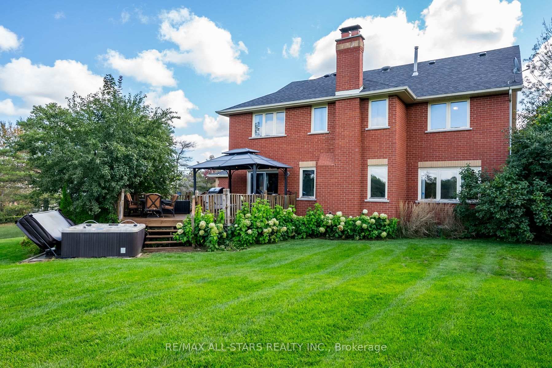 Photo 23 of 8 Campbell Drive, Uxbridge — HOMEH