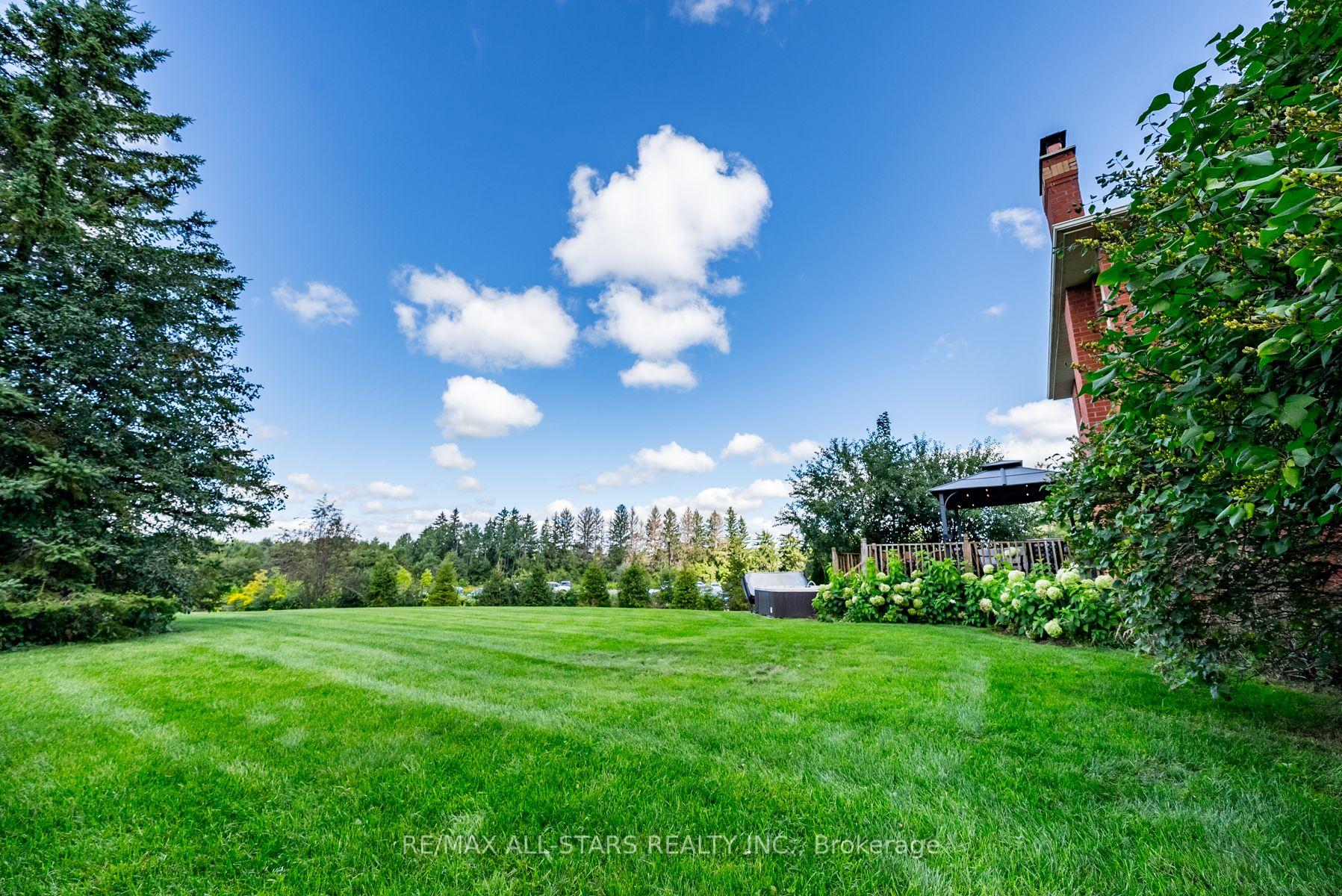 Photo 35 of 8 Campbell Drive, Uxbridge — HOMEH