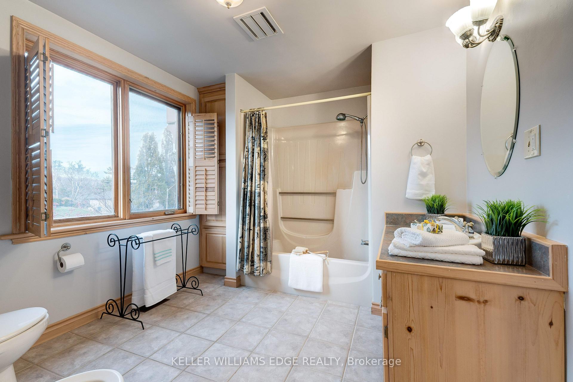 Photo 25 of 55 Kirby Avenue, Hamilton, Greensville — HOMEH