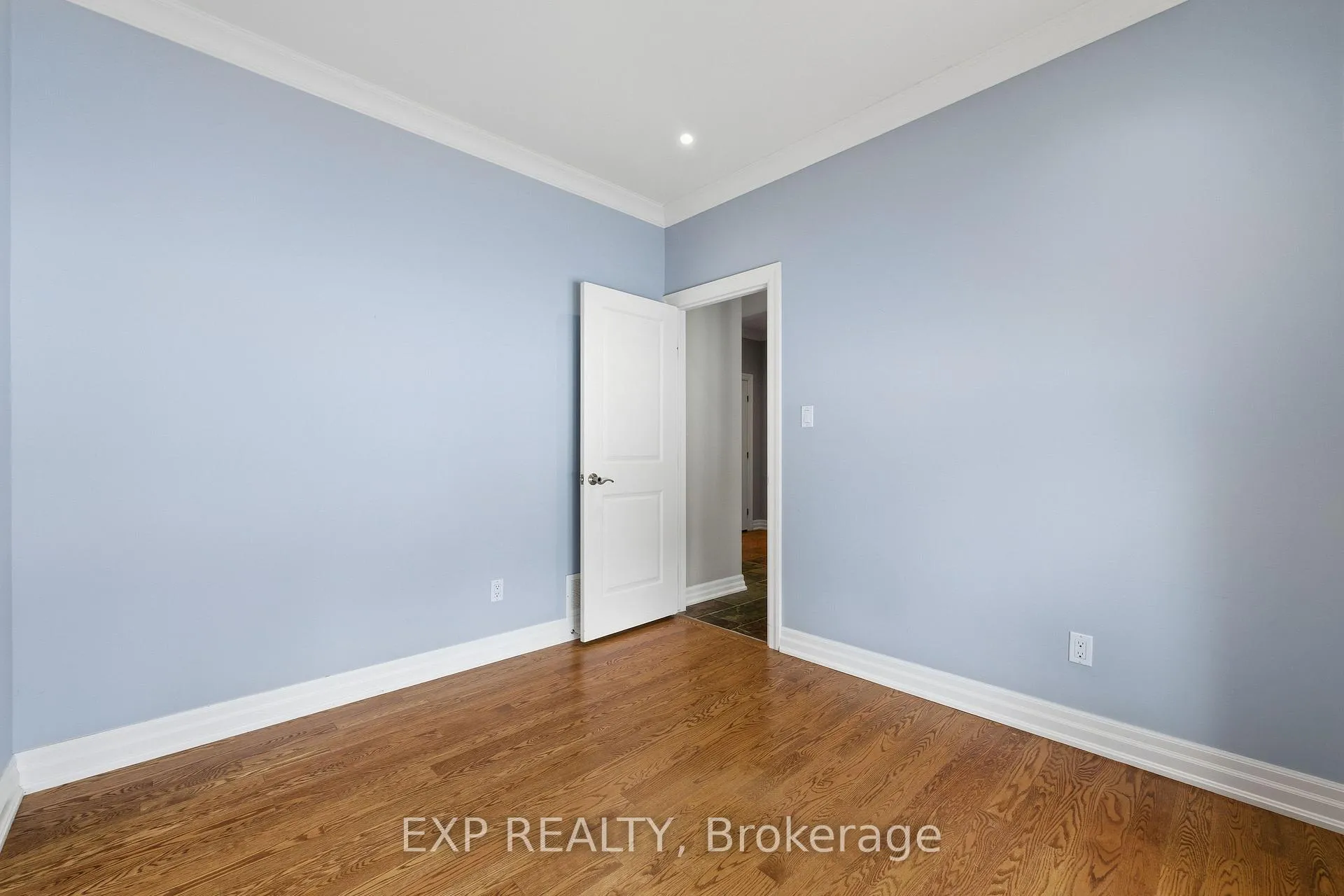 Photo 13 of 16 Chippewa Avenue, Ottawa, Meadowlands/St. Claire Gardens — HOMEH