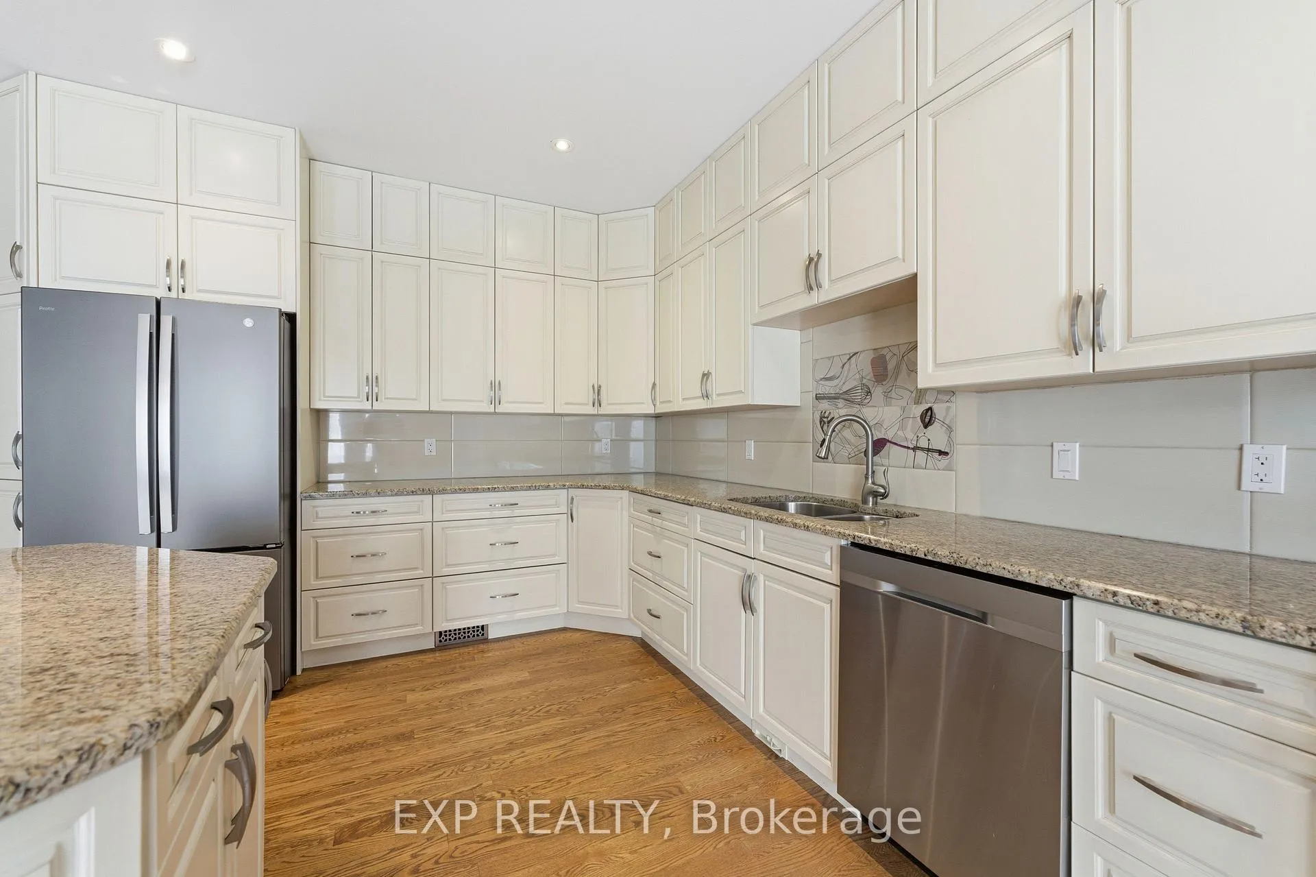 Photo 31 of 16 Chippewa Avenue, Ottawa, Meadowlands/St. Claire Gardens — HOMEH