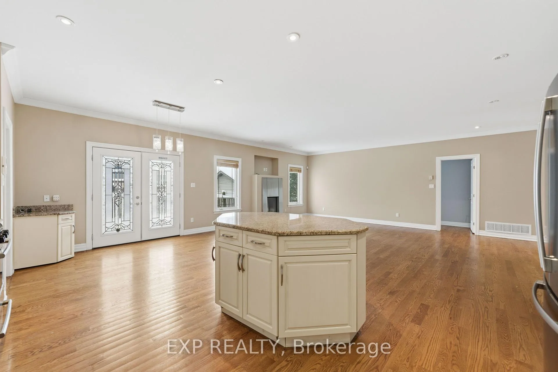 Photo 39 of 16 Chippewa Avenue, Ottawa, Meadowlands/St. Claire Gardens — HOMEH