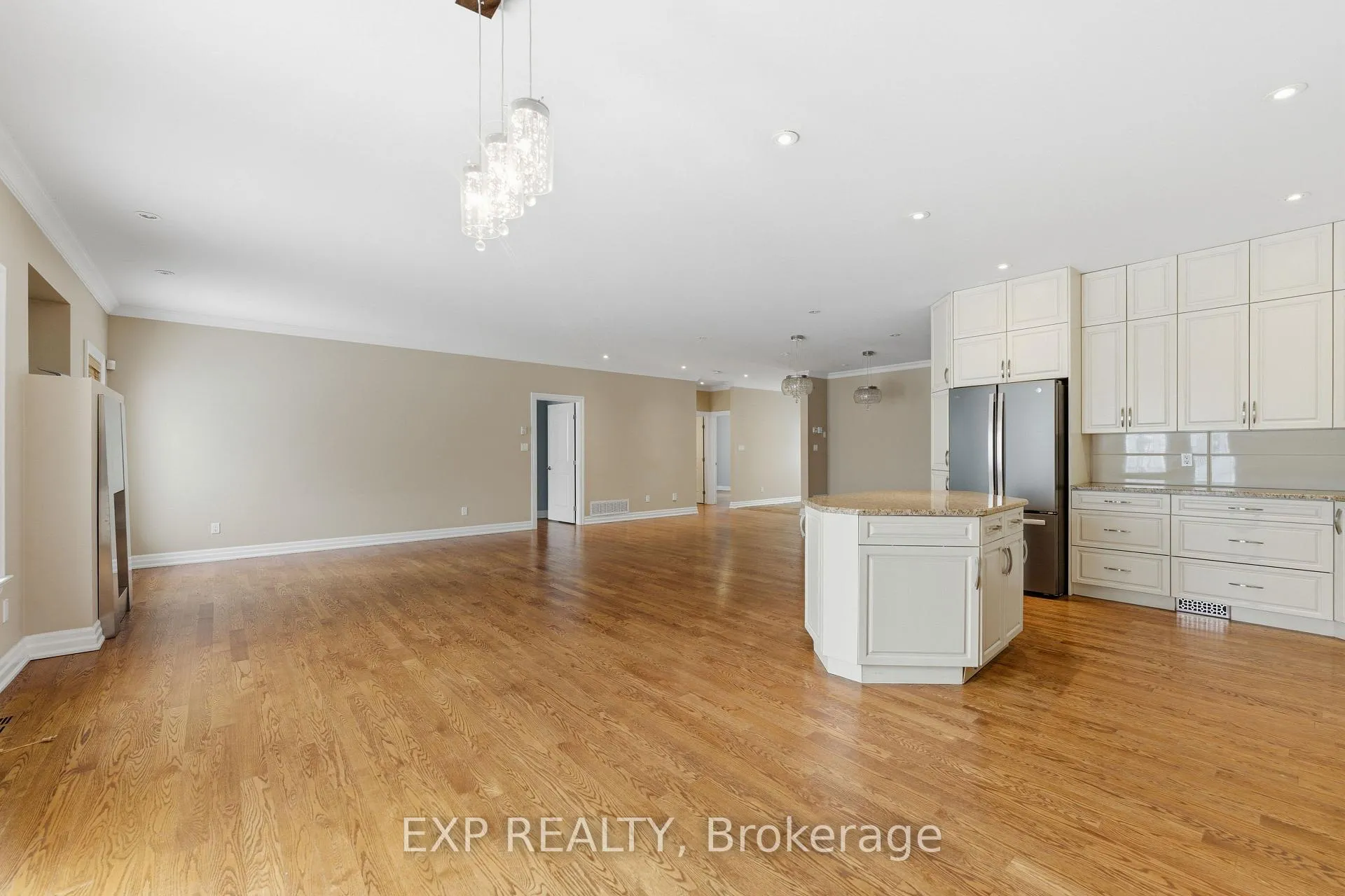 Photo 41 of 16 Chippewa Avenue, Ottawa, Meadowlands/St. Claire Gardens — HOMEH