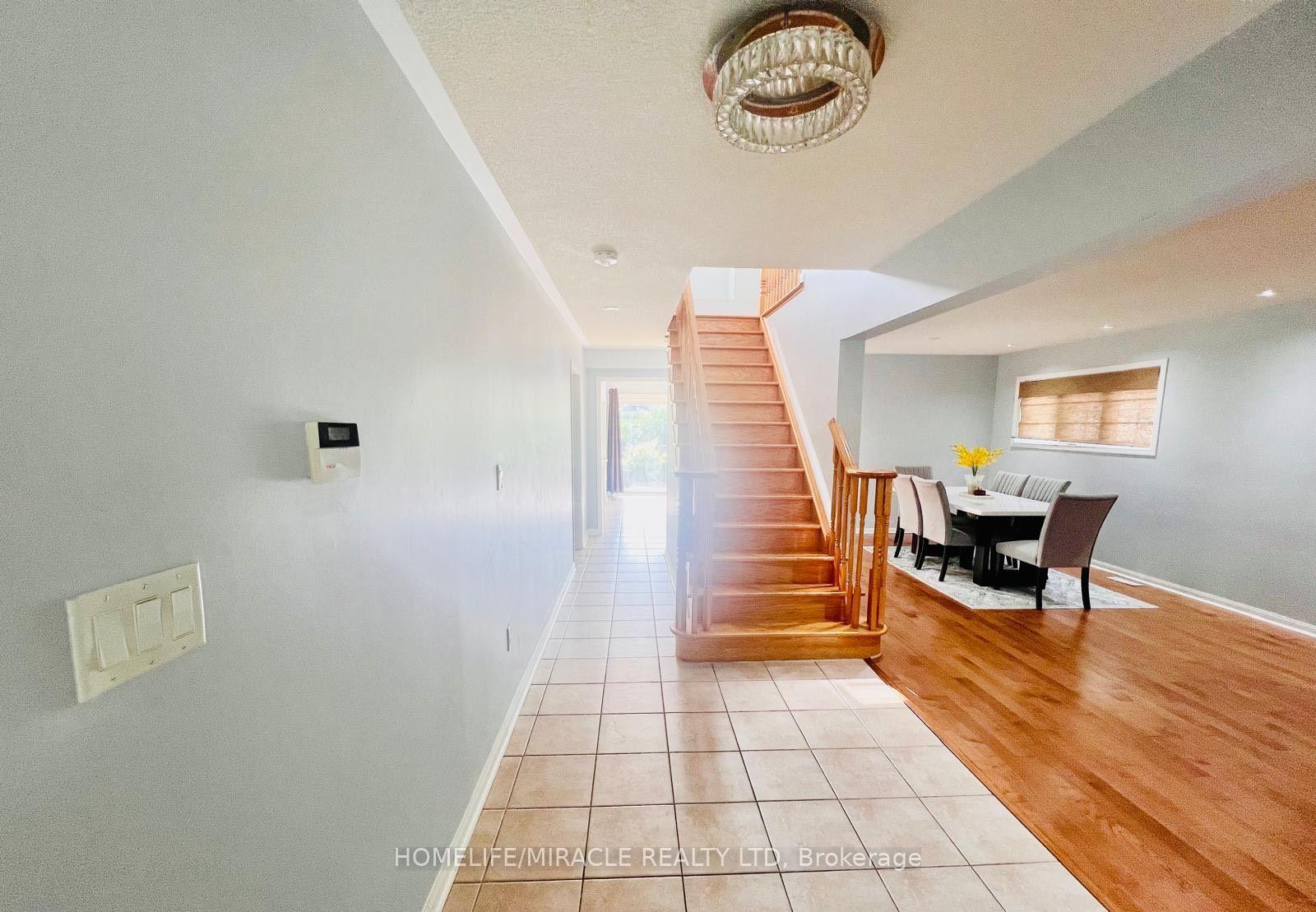 Photo 7 of 6 Mistybrook Crescent, Brampton, Fletcher's Meadow — HOMEH