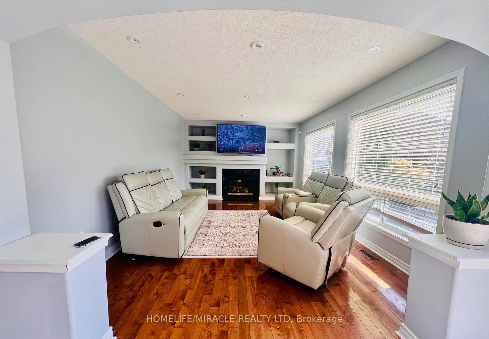 Photo 3 of 6 Mistybrook Crescent, Brampton, Fletcher's Meadow — HOMEH