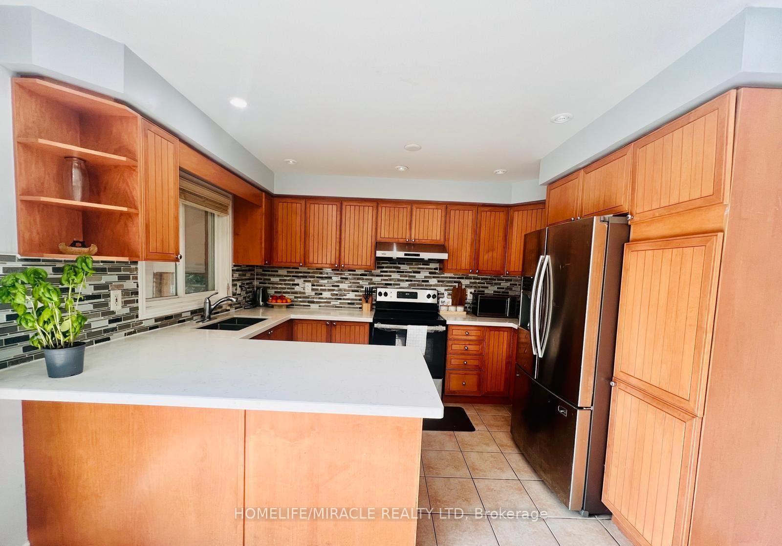 Photo 13 of 6 Mistybrook Crescent, Brampton, Fletcher's Meadow — HOMEH
