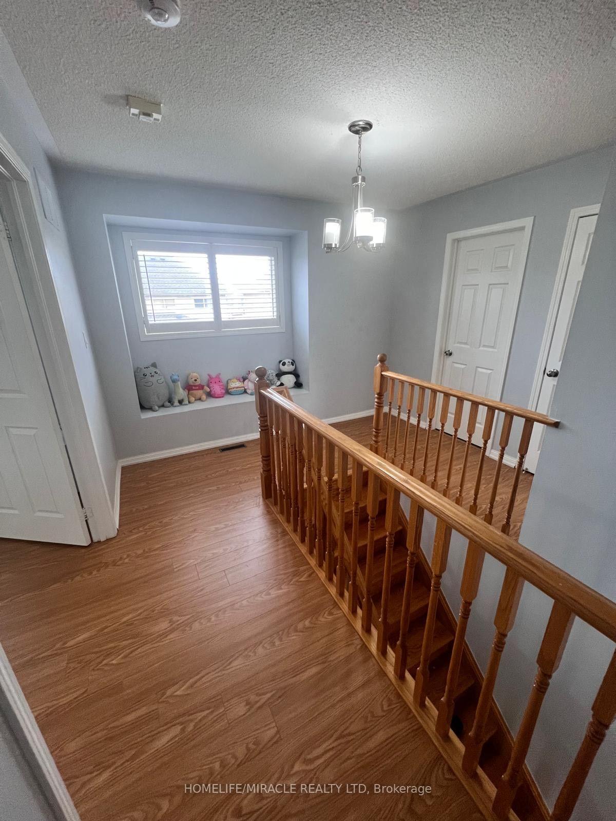 Photo 8 of 6 Mistybrook Crescent, Brampton, Fletcher's Meadow — HOMEH