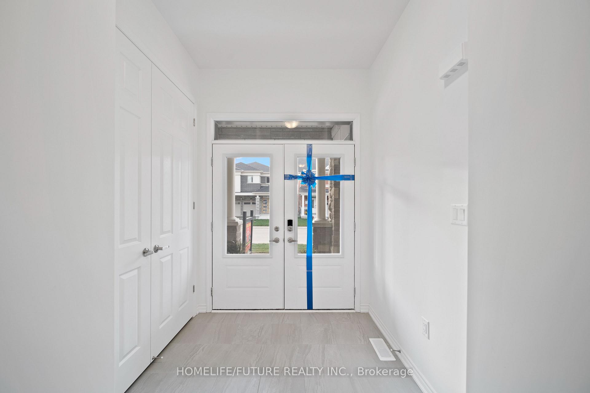 Photo 3 of 1408 Mockingbird Square, Pickering, Rural Pickering — HOMEH