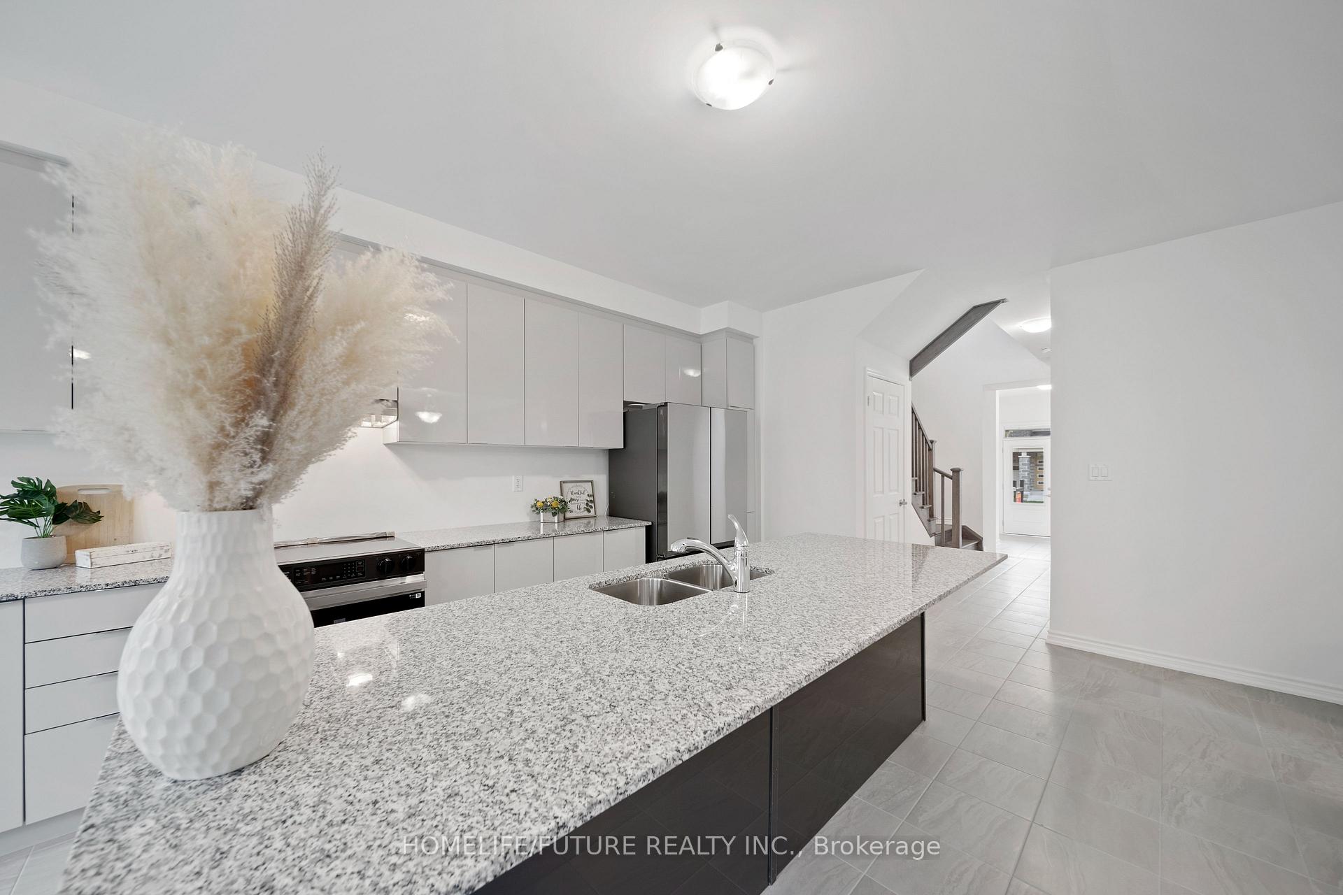 Photo 11 of 1408 Mockingbird Square, Pickering, Rural Pickering — HOMEH