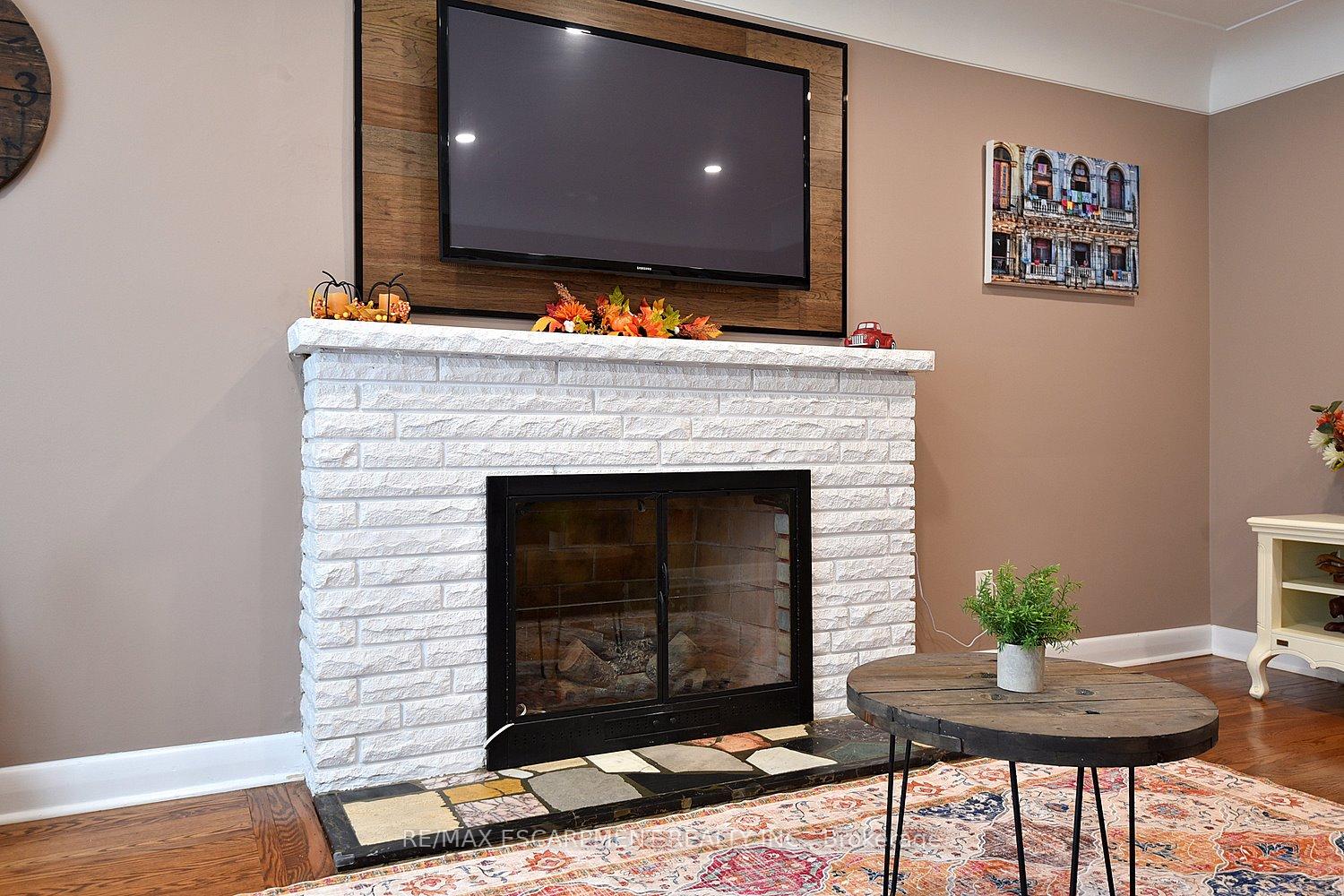 Photo 7 of 141 Reid Avenue S, Hamilton, Glenview — HOMEH