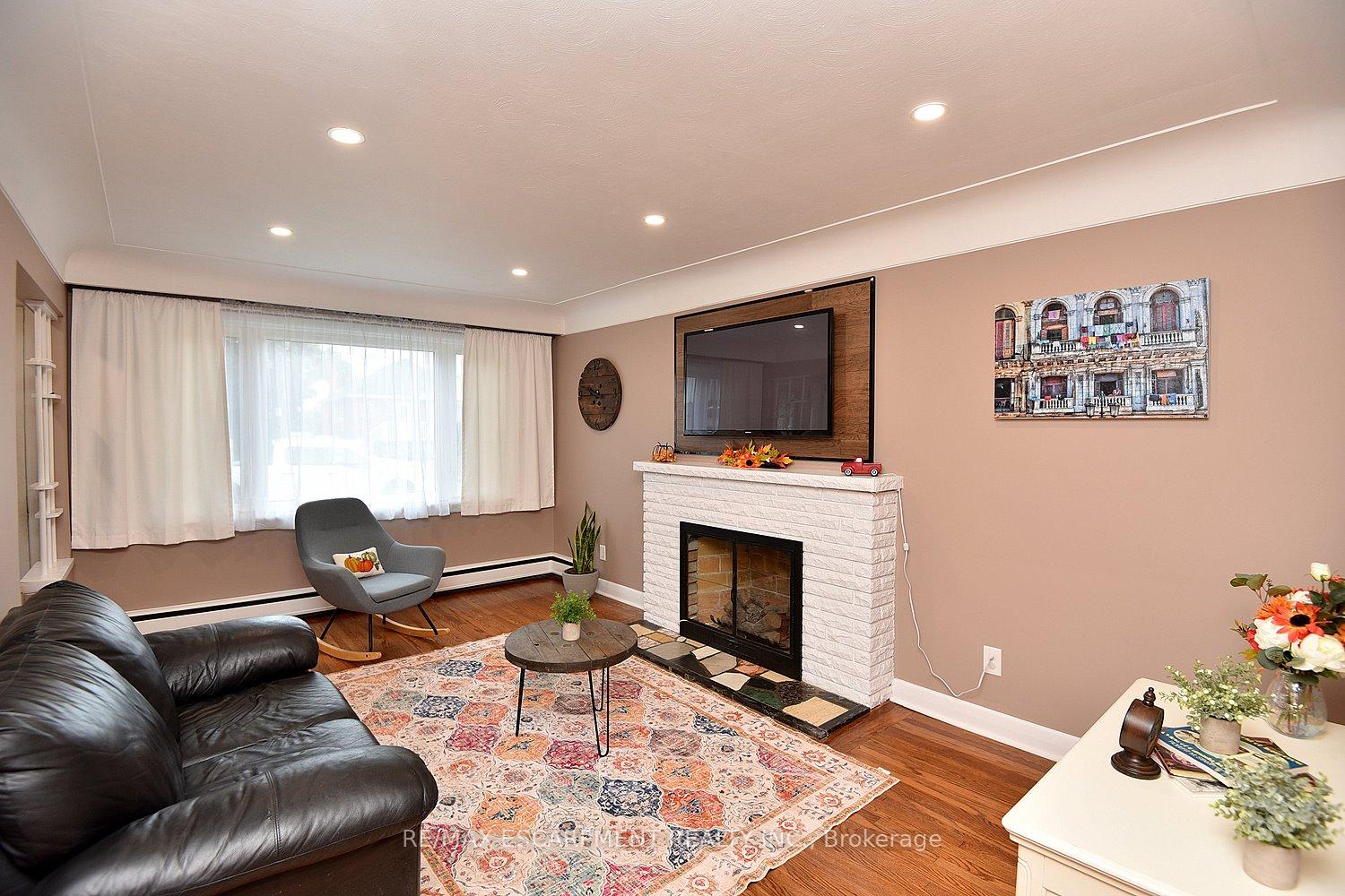Photo 4 of 141 Reid Avenue S, Hamilton, Glenview — HOMEH