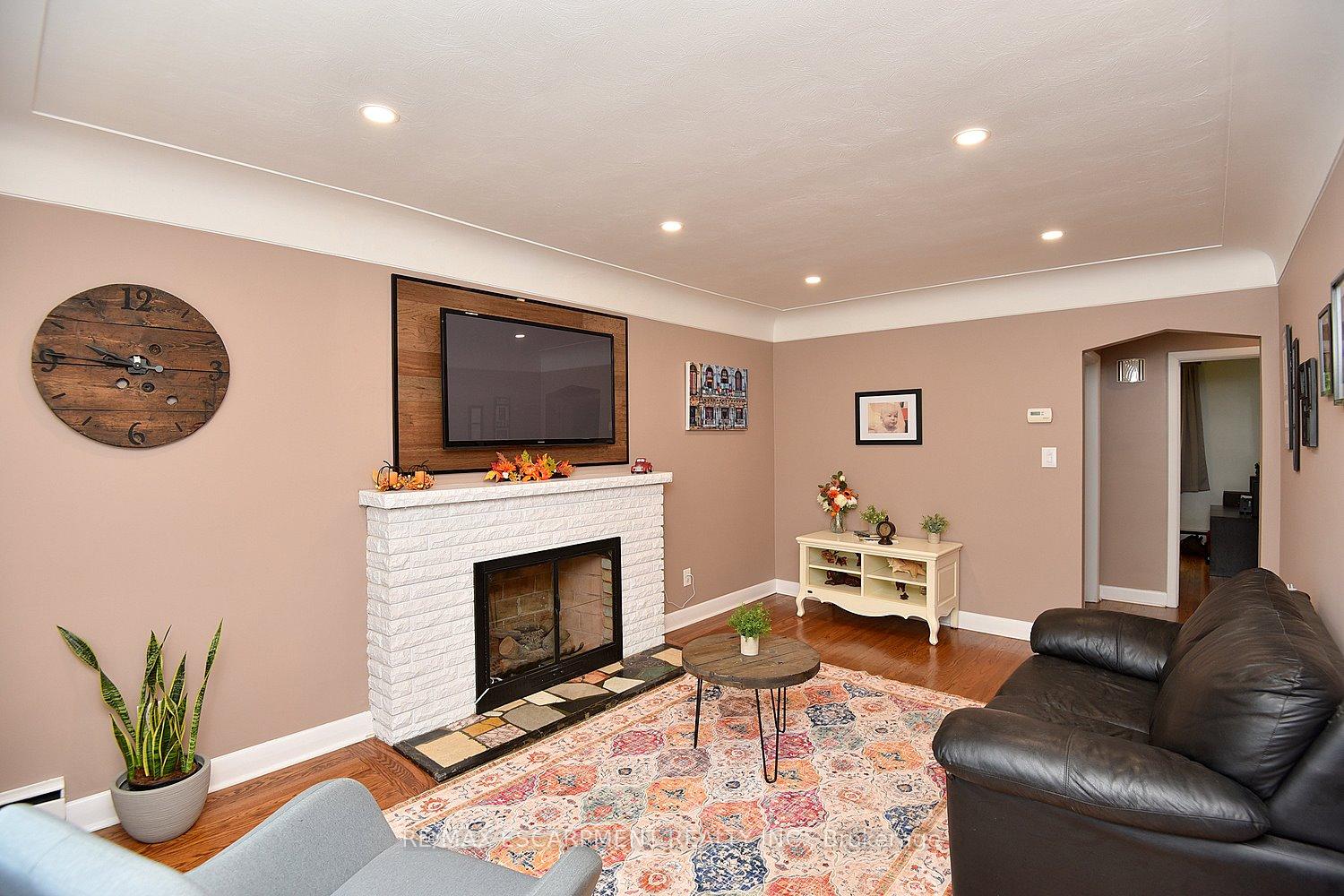 Photo 14 of 141 Reid Avenue S, Hamilton, Glenview — HOMEH