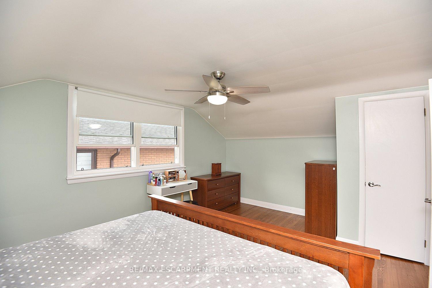 Photo 15 of 141 Reid Avenue S, Hamilton, Glenview — HOMEH
