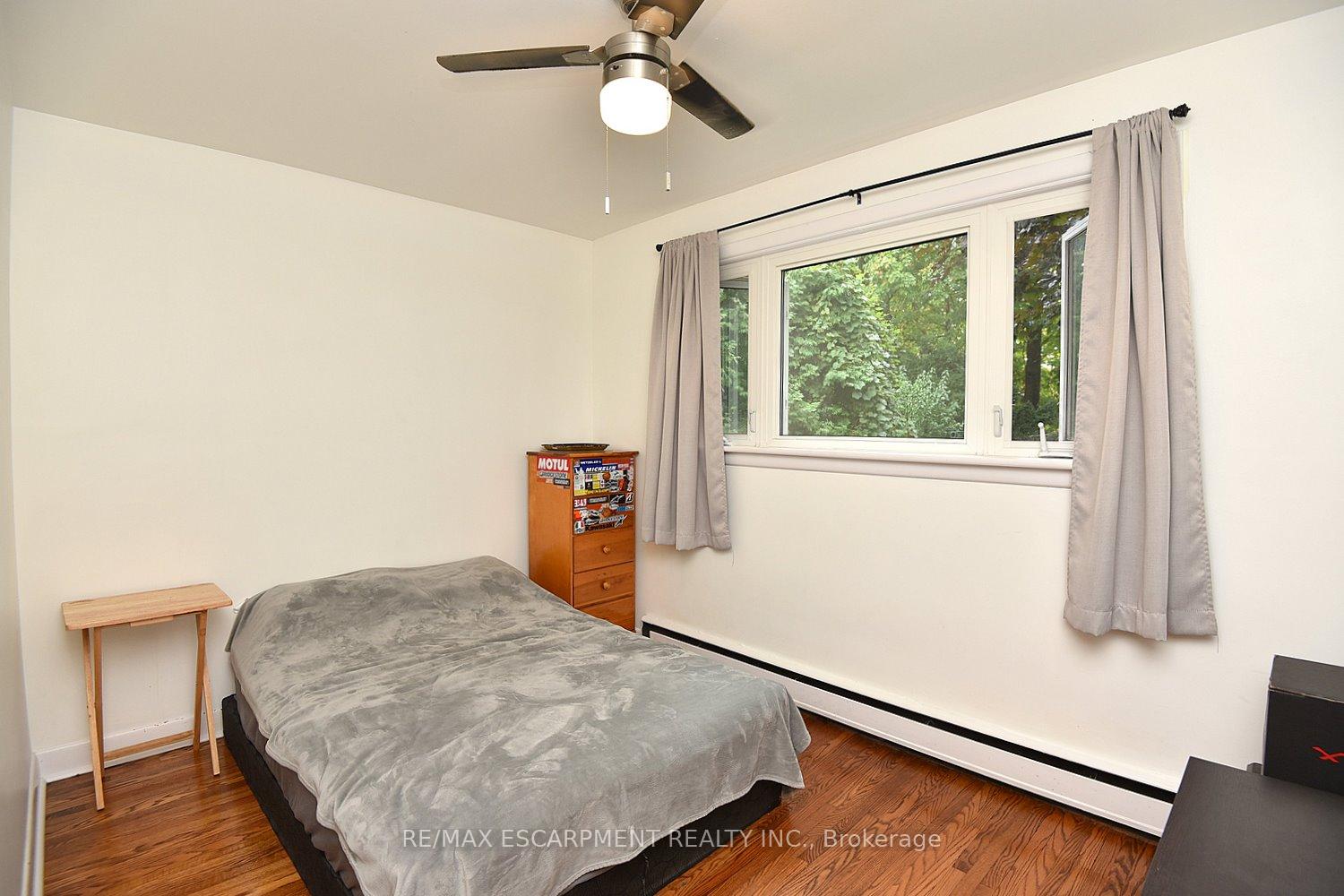 Photo 16 of 141 Reid Avenue S, Hamilton, Glenview — HOMEH
