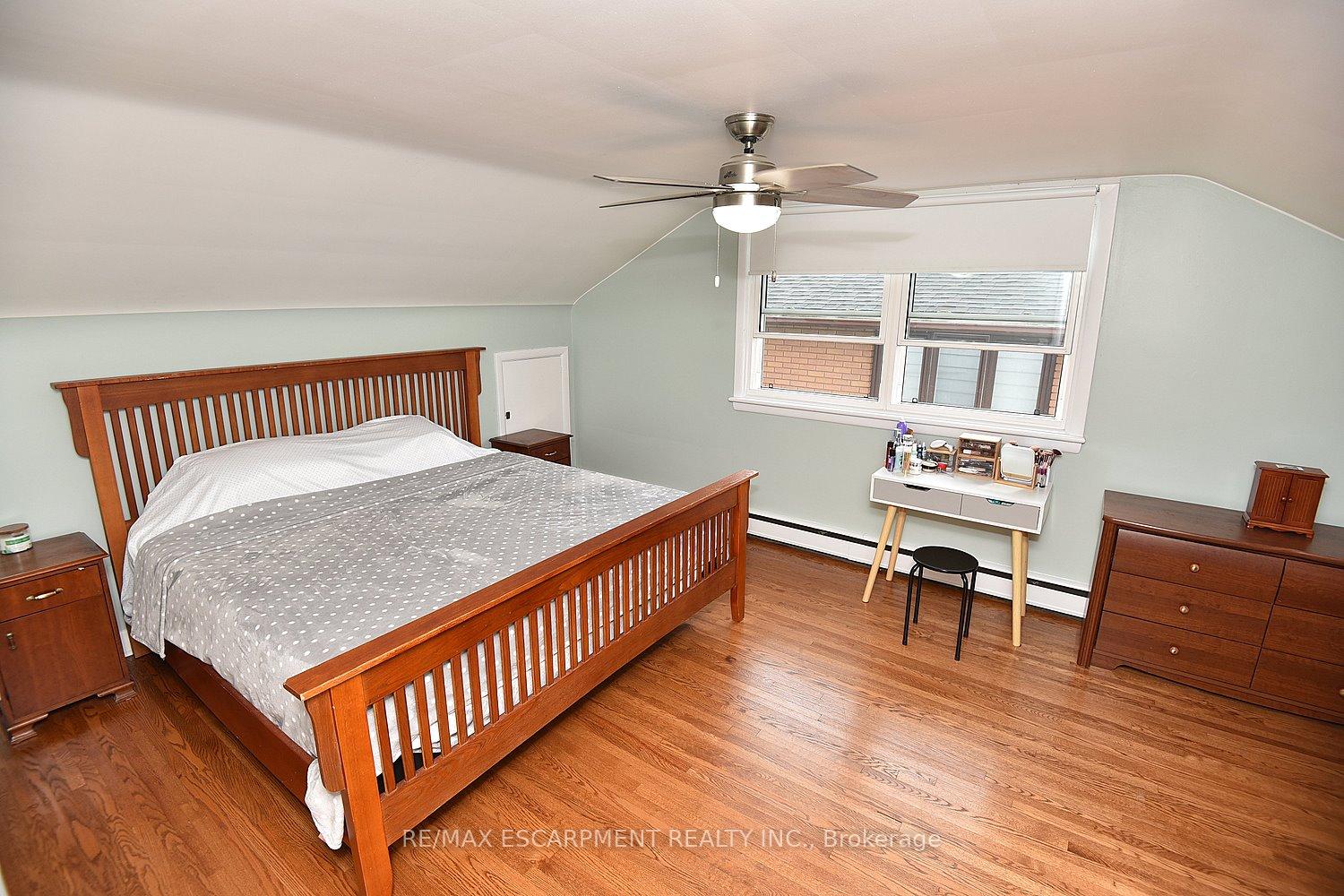 Photo 8 of 141 Reid Avenue S, Hamilton, Glenview — HOMEH