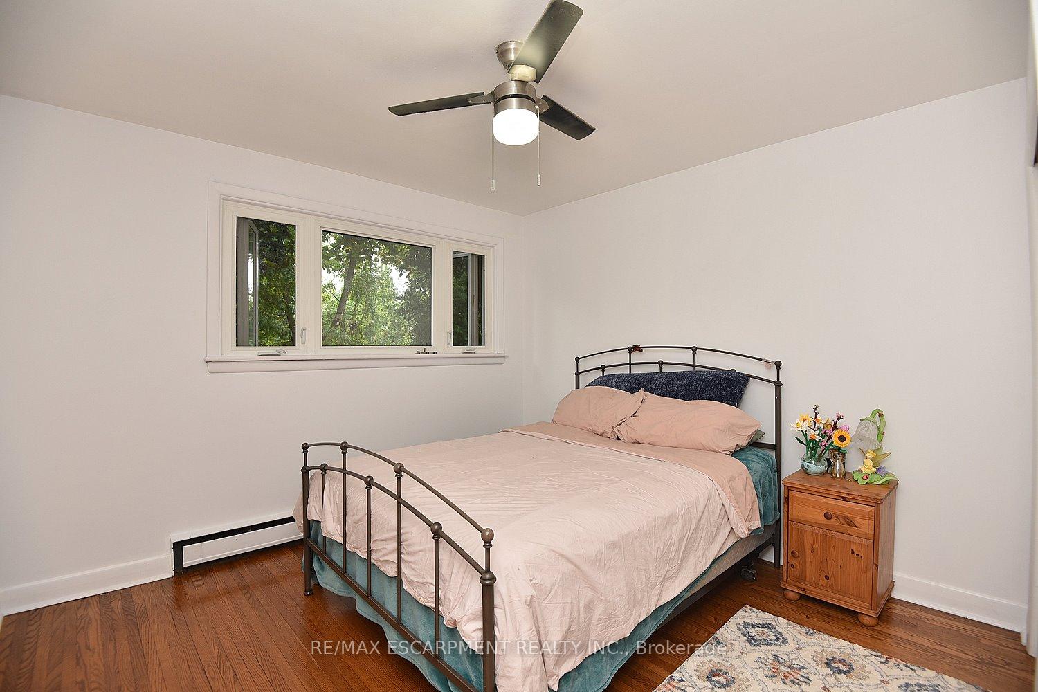 Photo 9 of 141 Reid Avenue S, Hamilton, Glenview — HOMEH