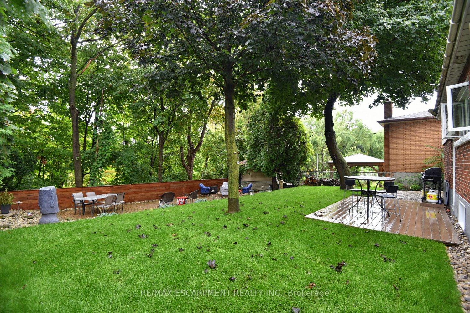 Photo 11 of 141 Reid Avenue S, Hamilton, Glenview — HOMEH