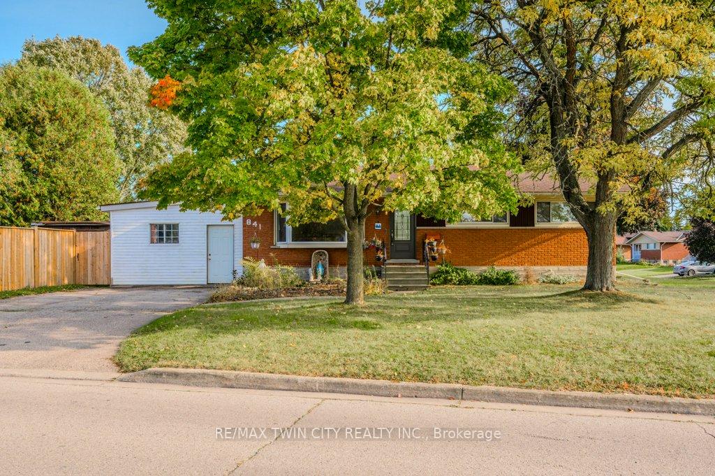Front of 841 Westminster Drive S
