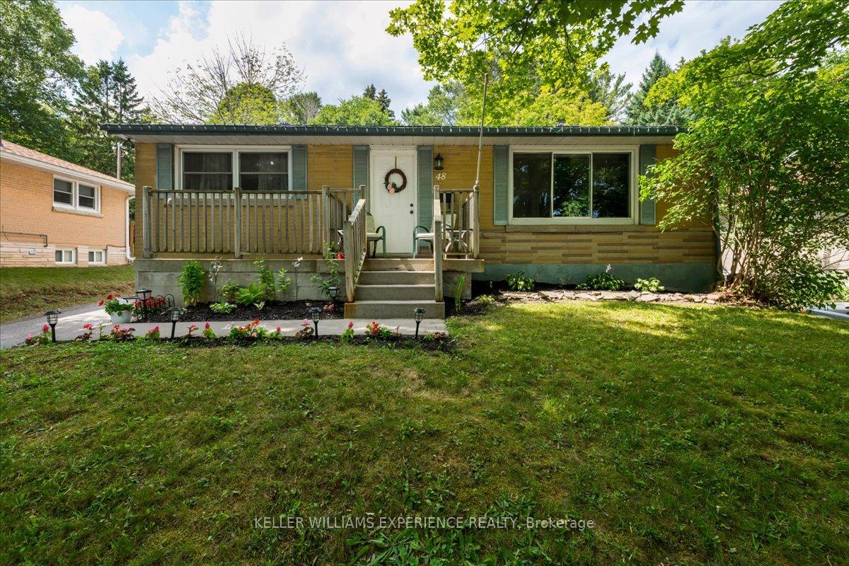 Front of 48 Brant Street W