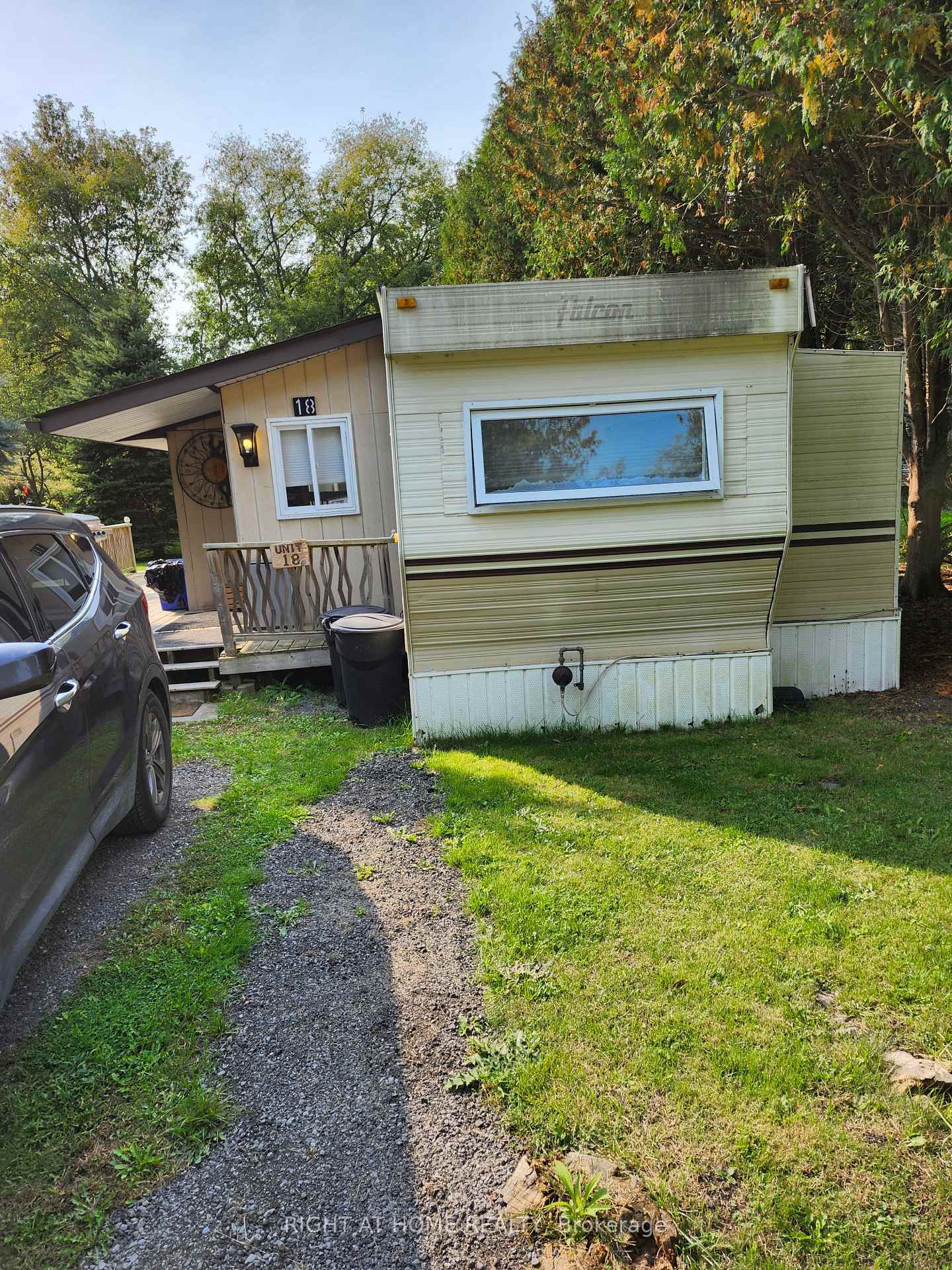 Front of Unit 18, 623 King Avenue E