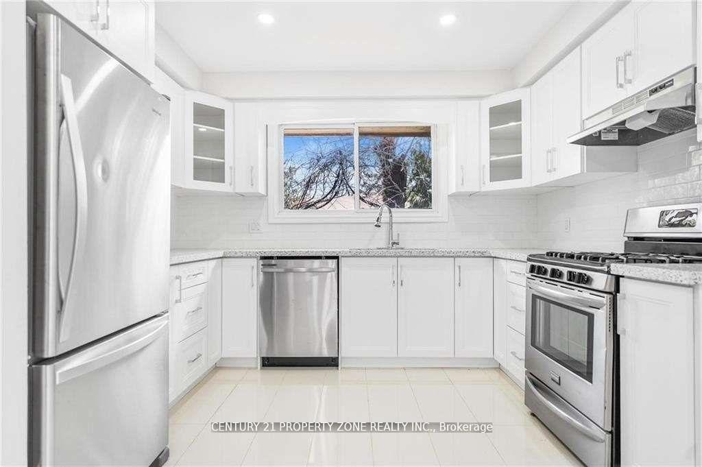 Photo 3 of 150 Bonaventure Drive, Hamilton, Gilbert — HOMEH