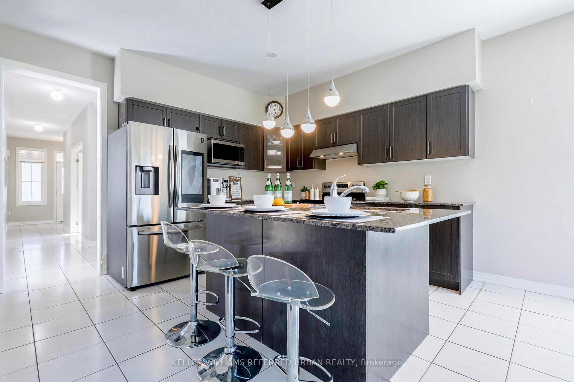 Photo 10 of 30 Henry Smith Avenue, Clarington, Bowmanville — HOMEH