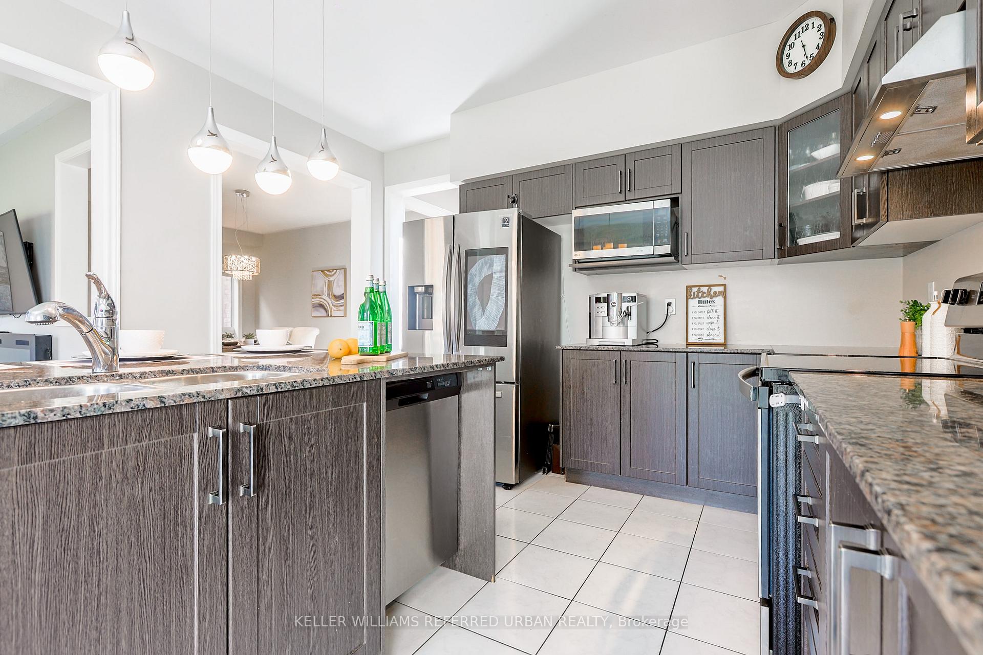 Photo 11 of 30 Henry Smith Avenue, Clarington, Bowmanville — HOMEH