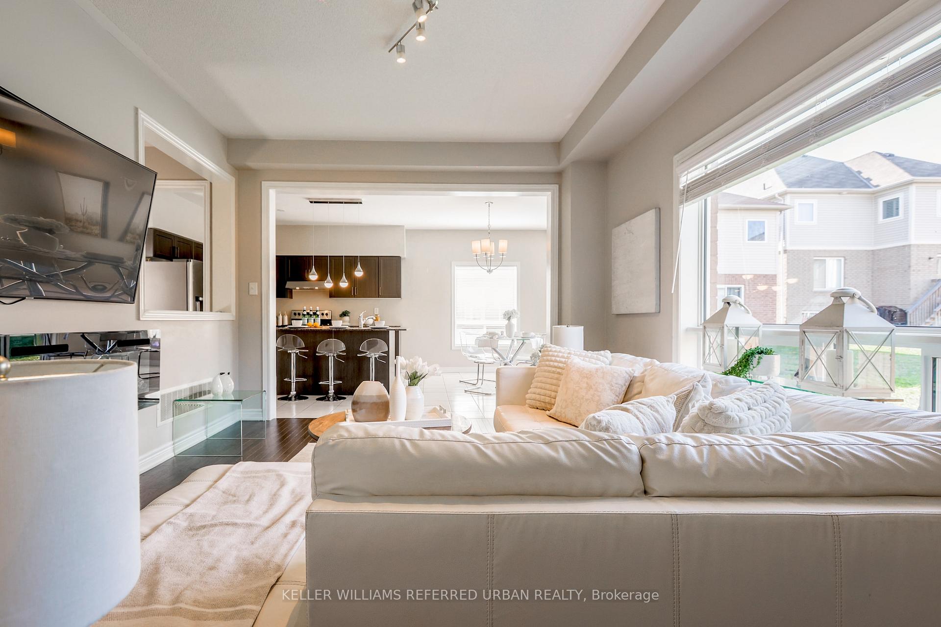 Photo 19 of 30 Henry Smith Avenue, Clarington, Bowmanville — HOMEH