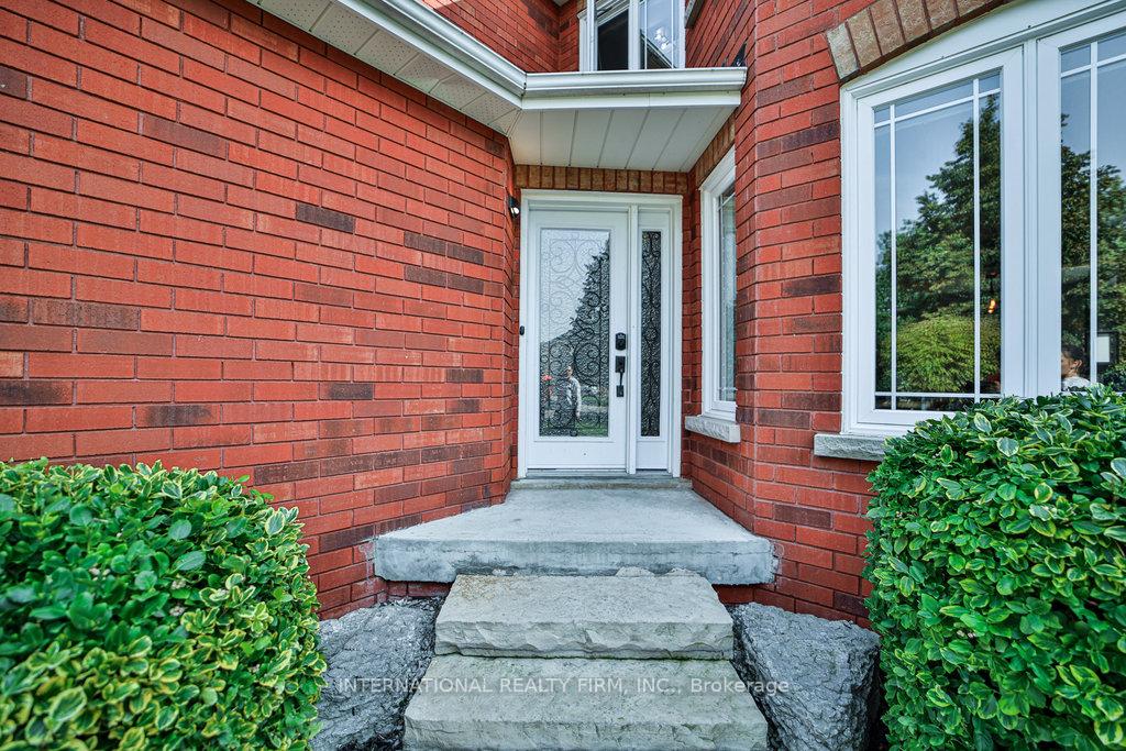 Photo 3 of 4 Cornerstone Court, Caledon, Bolton East — HOMEH