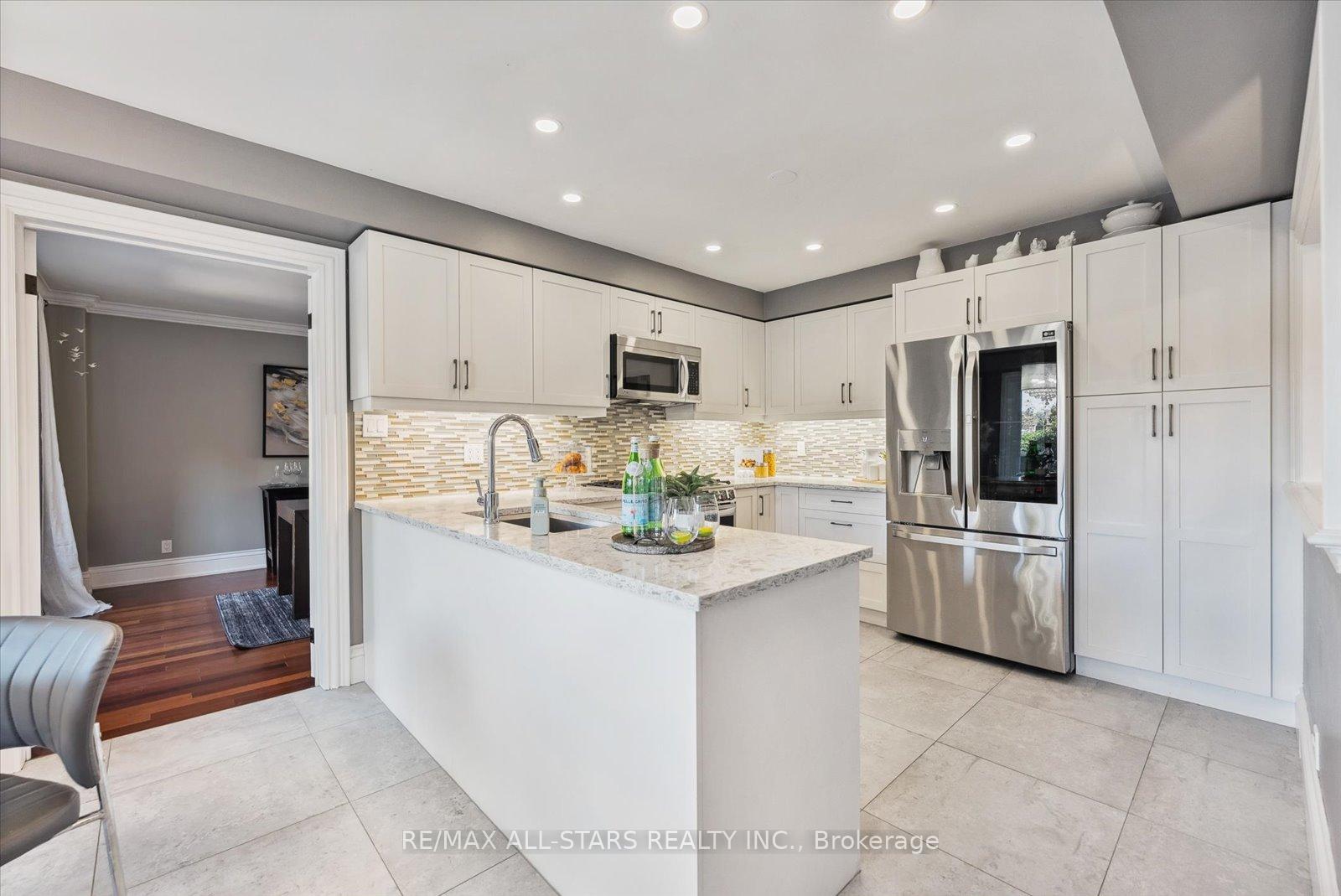 Photo 8 of 26 Doon Crescent, Georgina, Keswick North — HOMEH