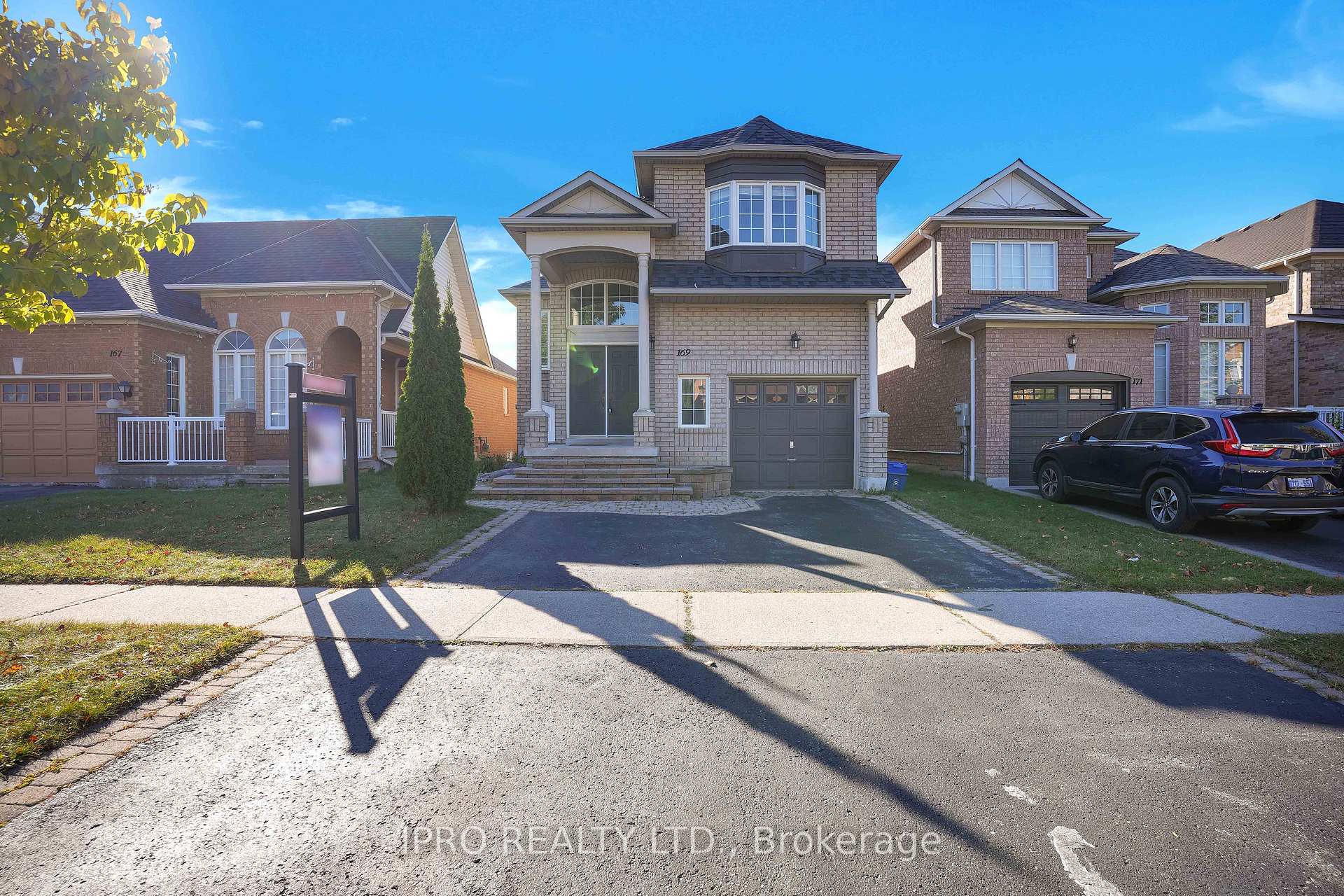Front of 169 Dooley Crescent W