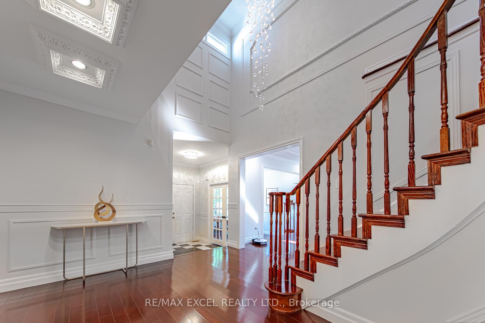 Photo 3 of 391 Manhattan Drive, Markham, Markville — HOMEH