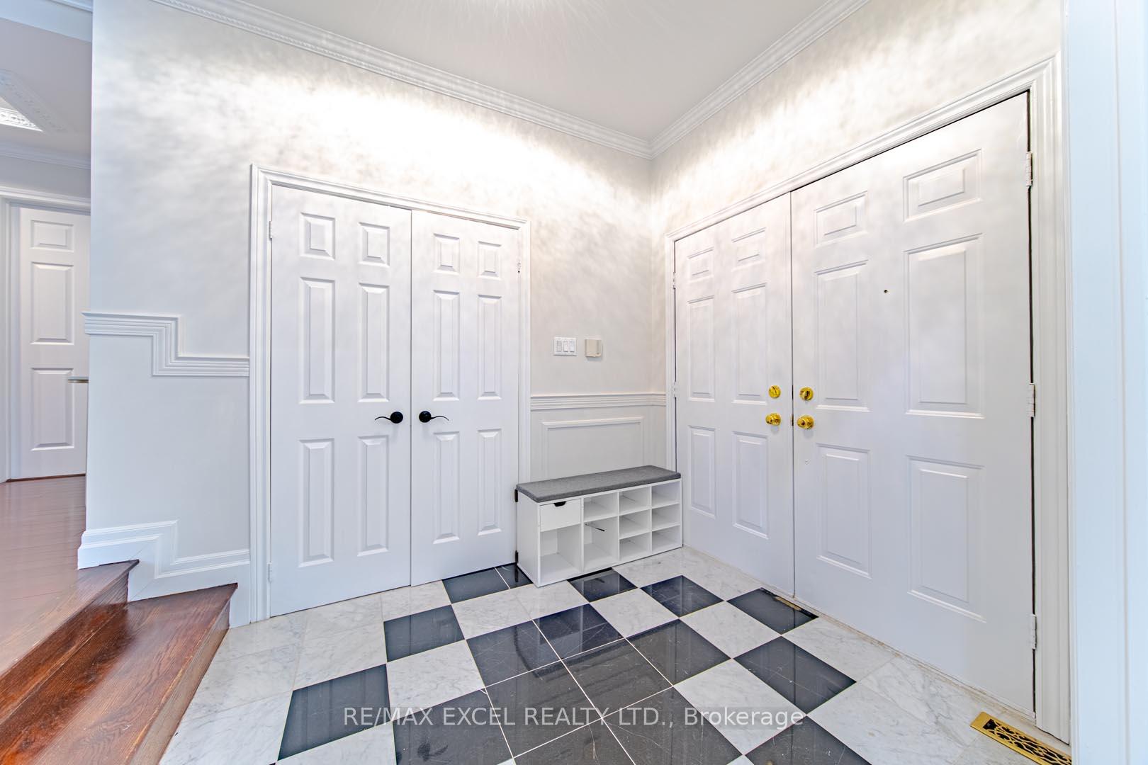 Photo 2 of 391 Manhattan Drive, Markham, Markville — HOMEH